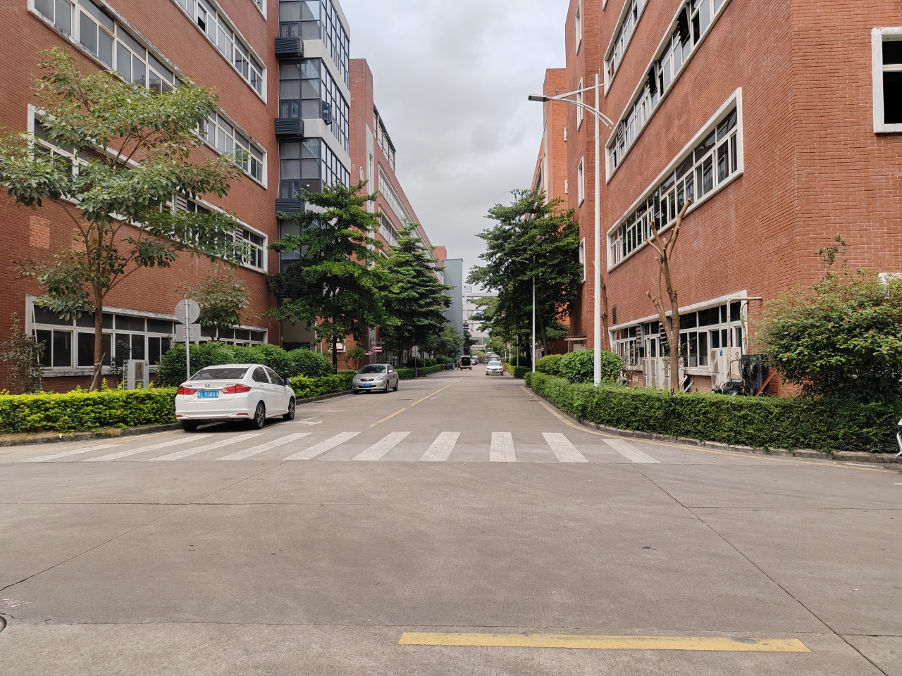 龙华大浪 华宁路新百丽整栋37500平厂房出租