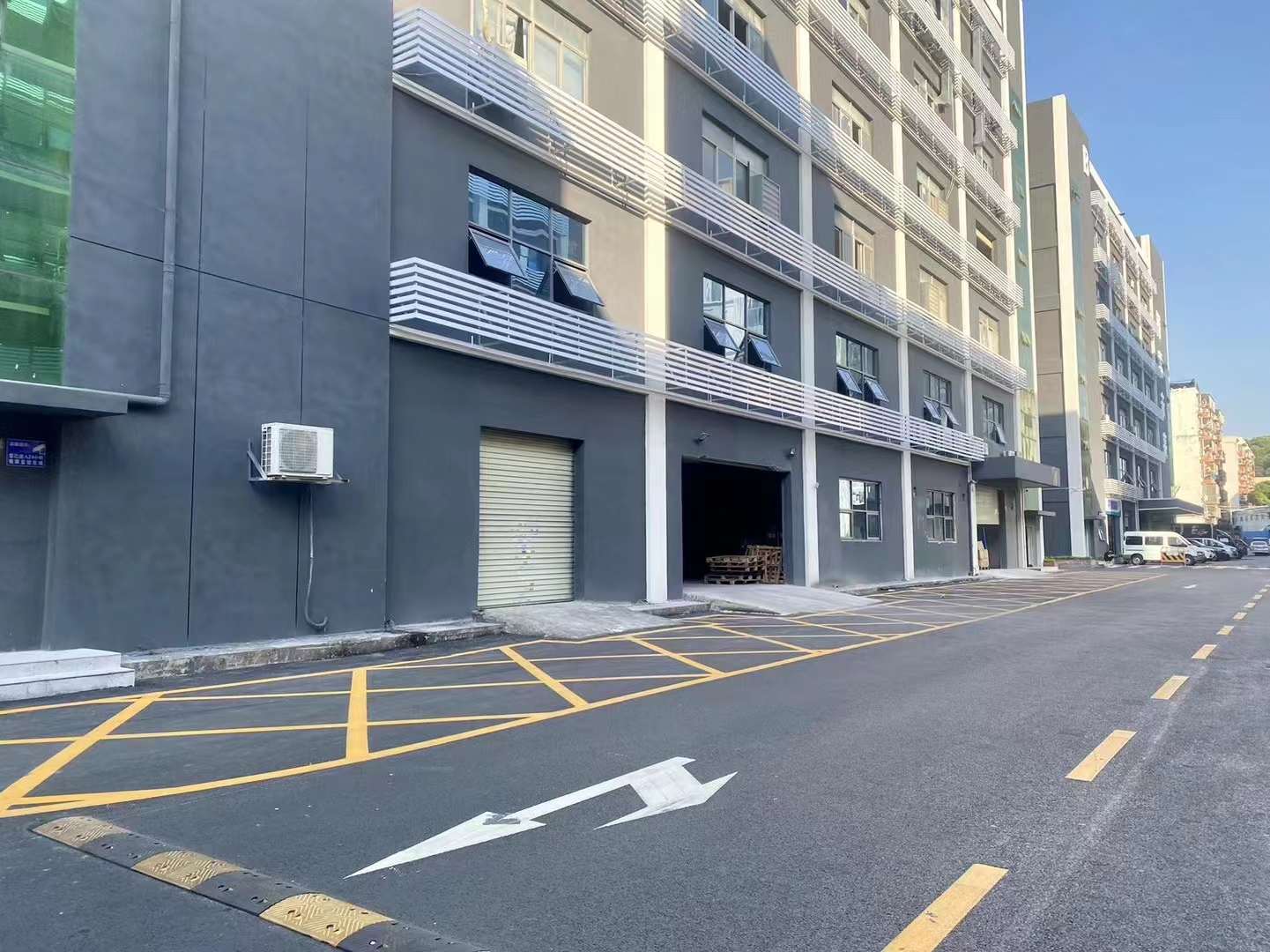 坂田雪象地铁口零距离电商园一楼1050平厂房出租