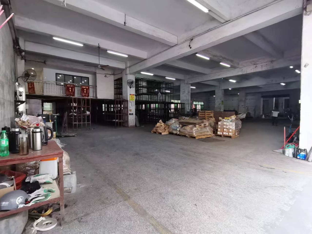 西乡鹤州标准重工业厂房一楼1000平米厂房出租