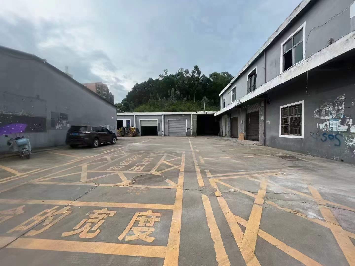 龙华大浪华荣路主干道单一层小独院约2700平厂房出租