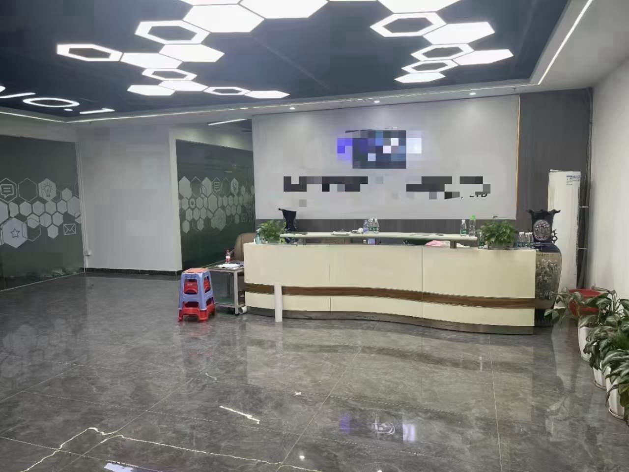 福永沿江高速口三楼2300平豪华装修带无尘车间厂房出租