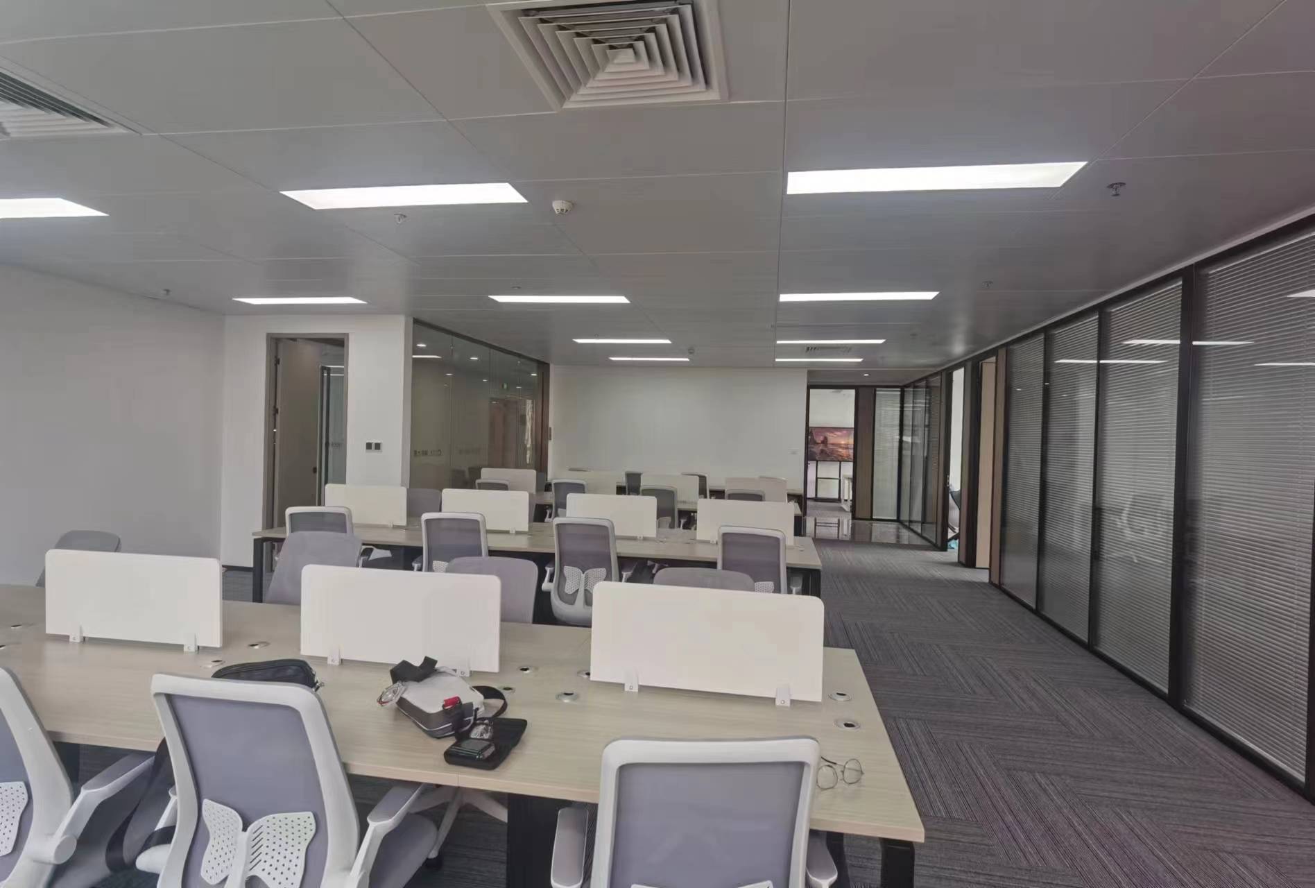 龙华油松甲级写字楼小户型92平精装修办公室出租