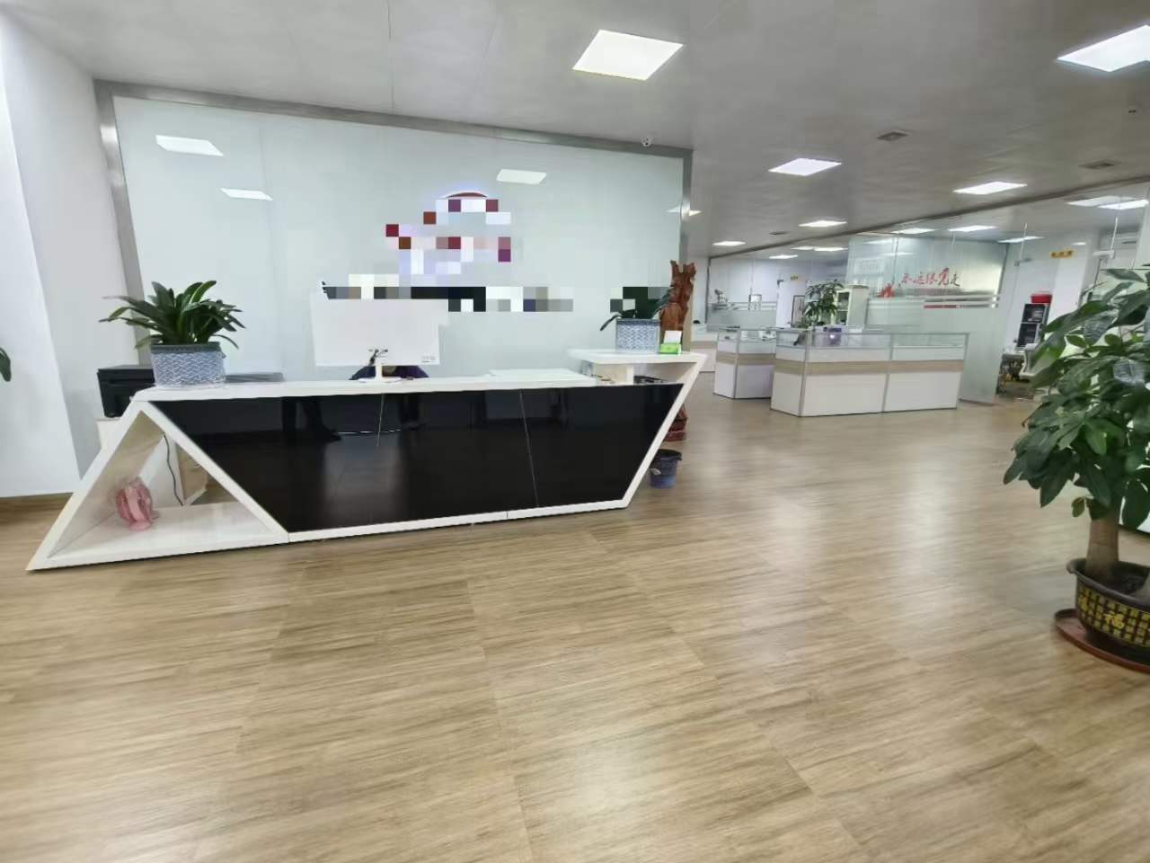 石岩物流园高速口附近大型园区楼上2400平精装修厂房出租