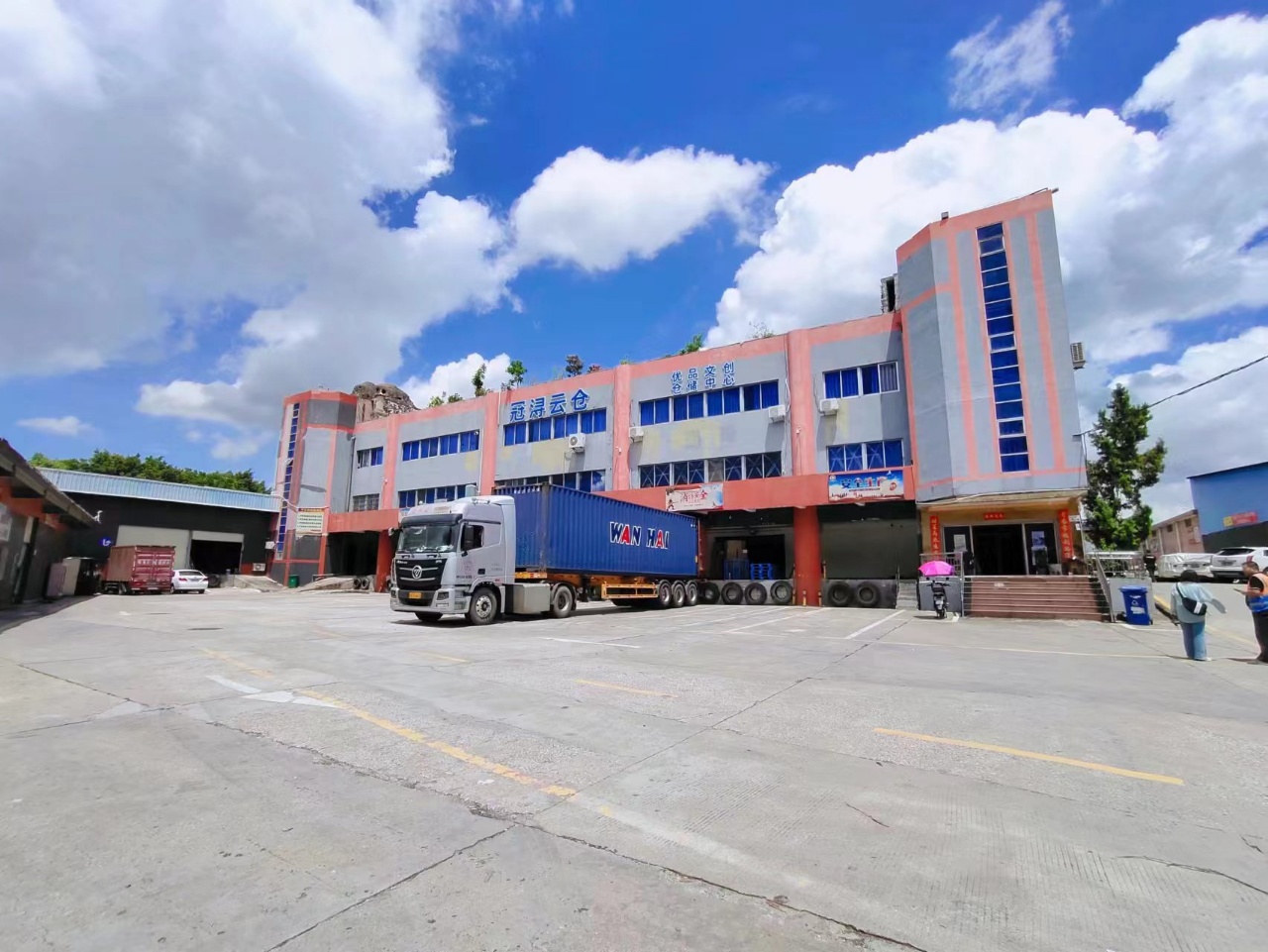 石岩料坑一楼4500平厂房出租