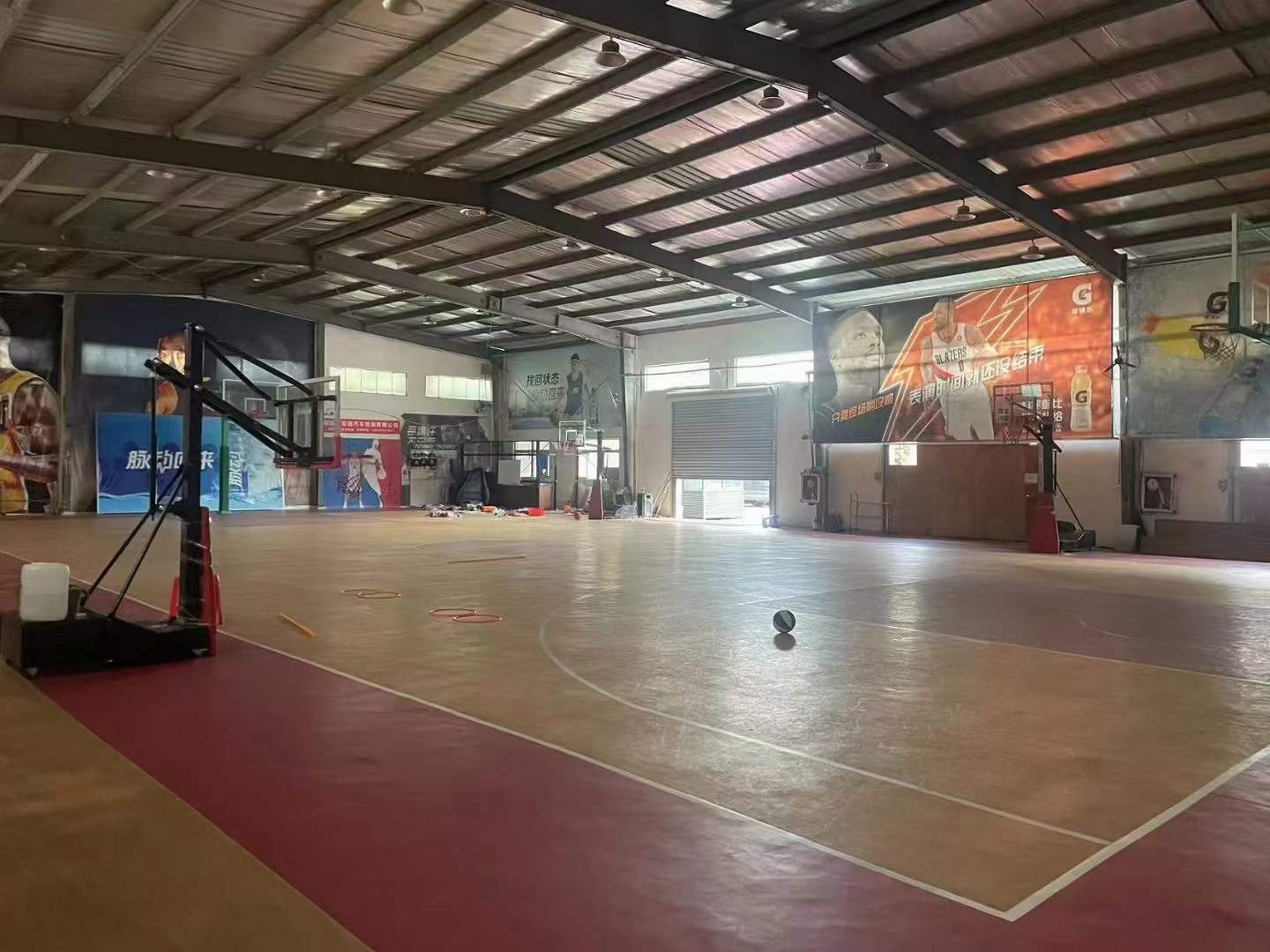 石岩新空出现成篮球场一楼1016平方（原篮球馆）厂房出租
