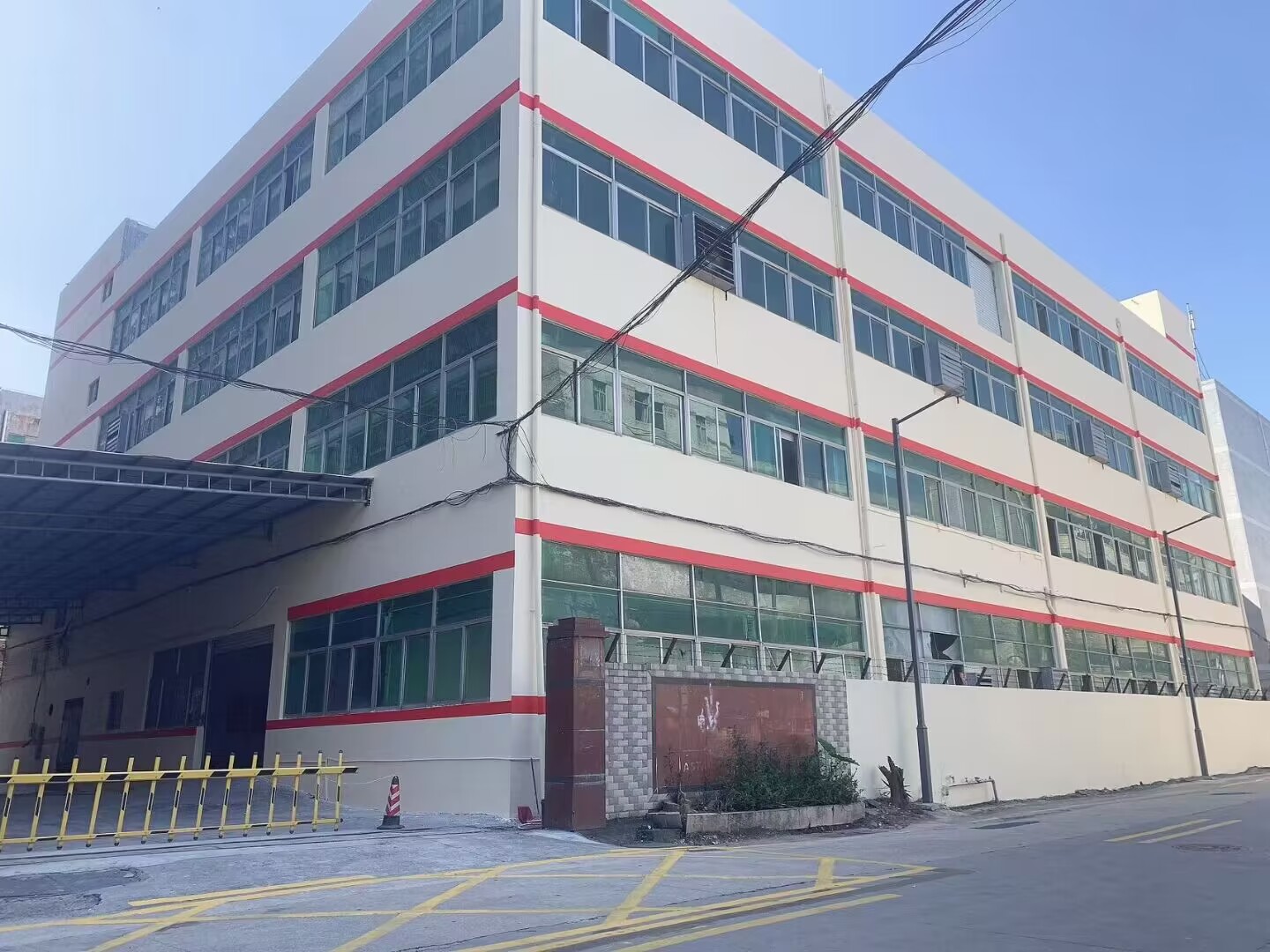 1楼！石岩全新地坪漆厂房2150平可分租