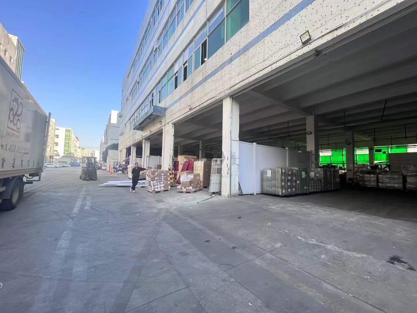 龙华大浪一楼2400平厂房出租   330m²起分租