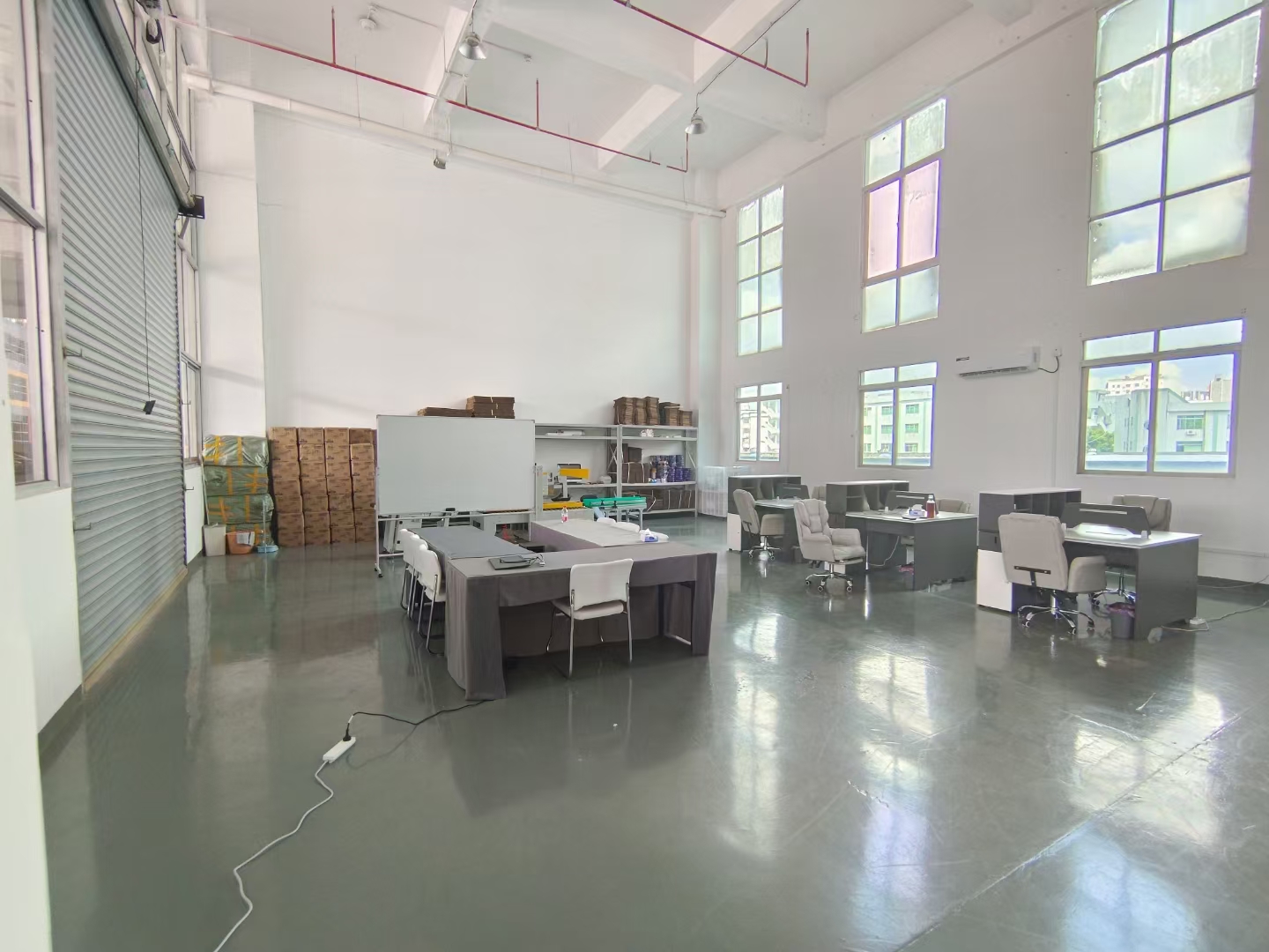 深圳龙华元芬地铁口层高8米一楼245平方厂房出租