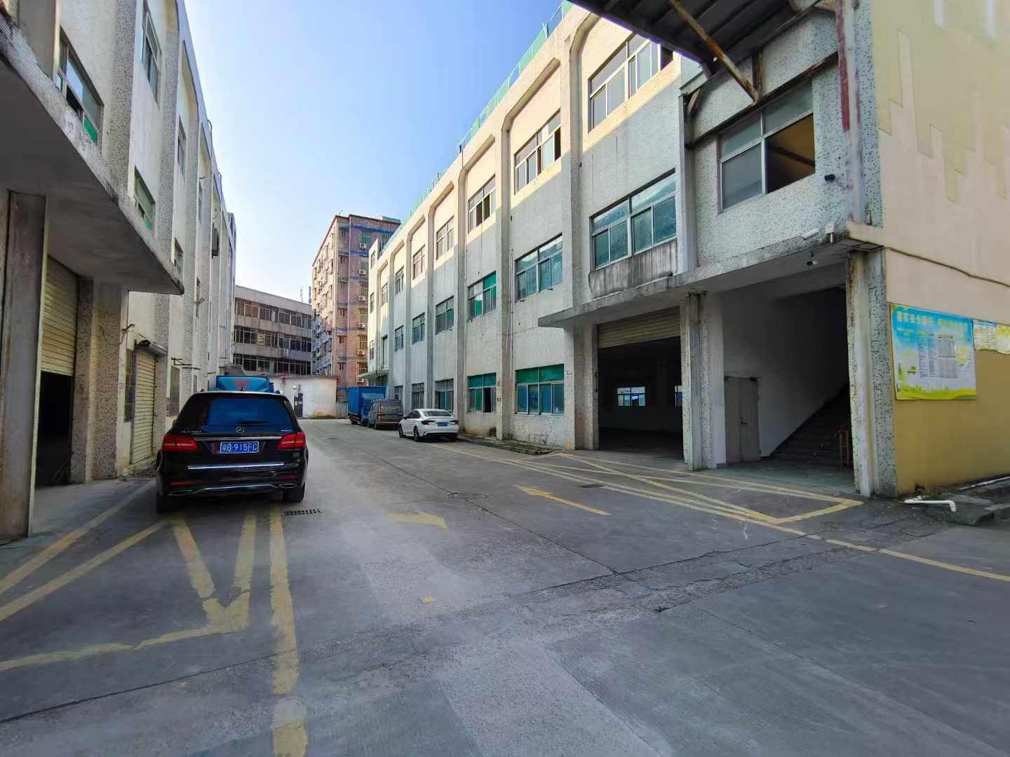 观澜樟坑径五和大道边1栋厂房1-3层3300平方厂房出租