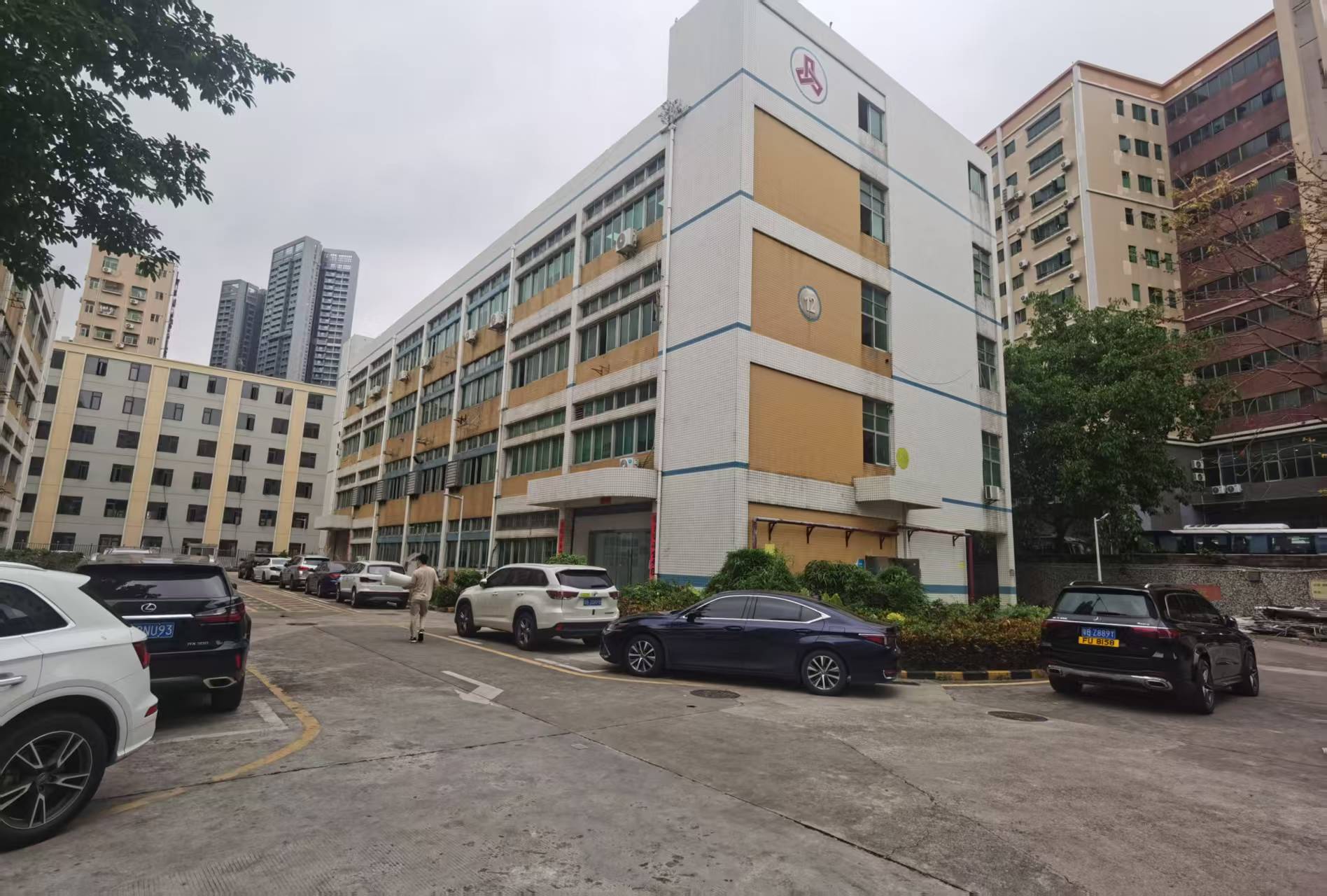 龙华油松整栋3200平厂房出租（实际面租）