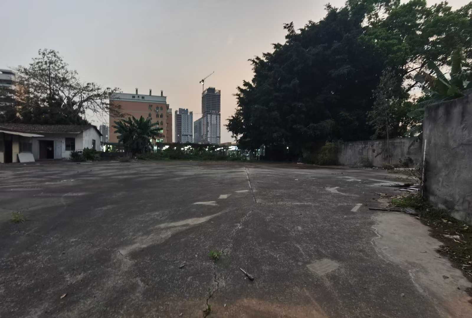 石芽岭地铁口300米独门独院出租300平厂房出租