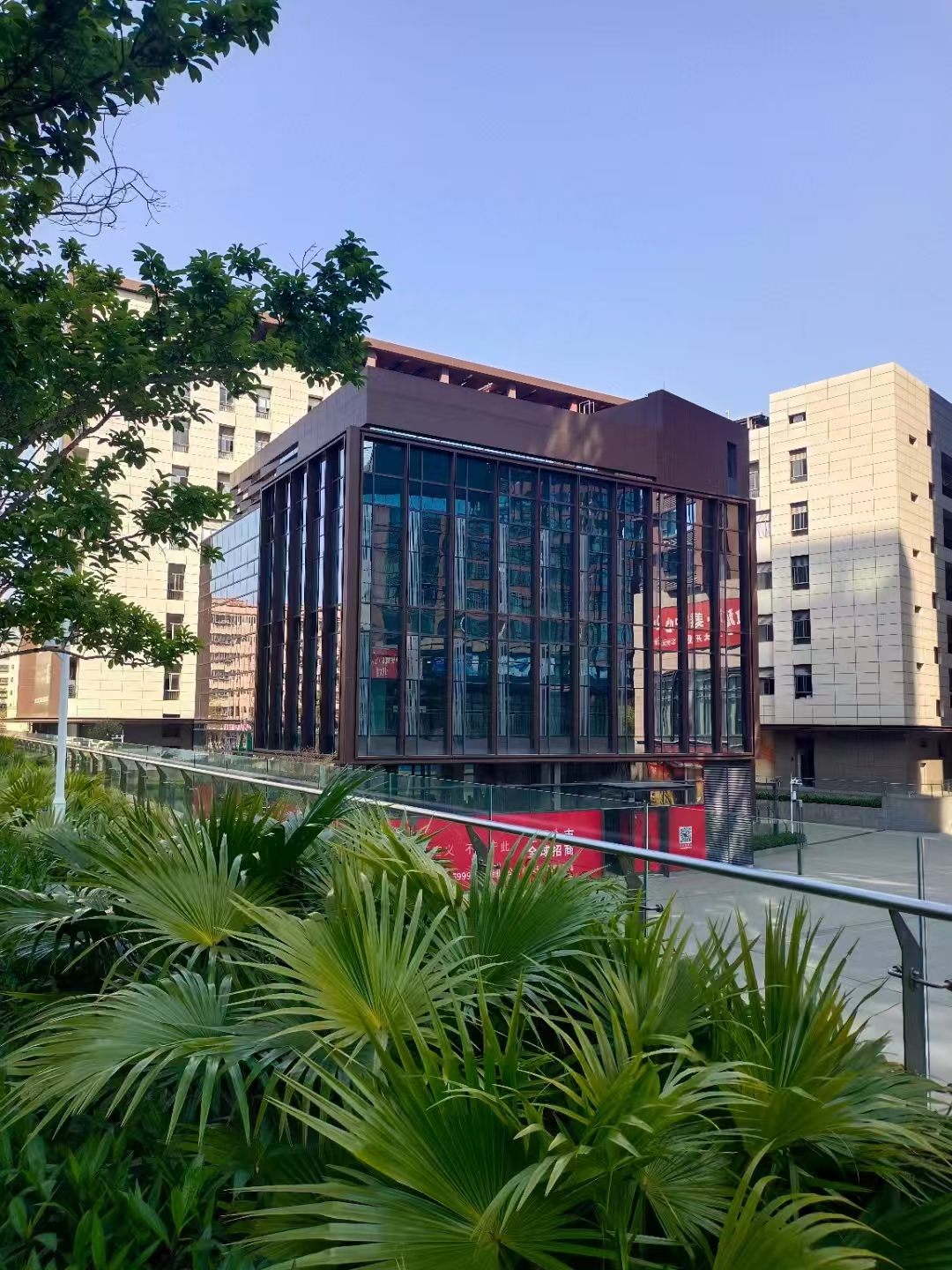 龙华大浪1-4层共计3700平  独栋办公楼出租