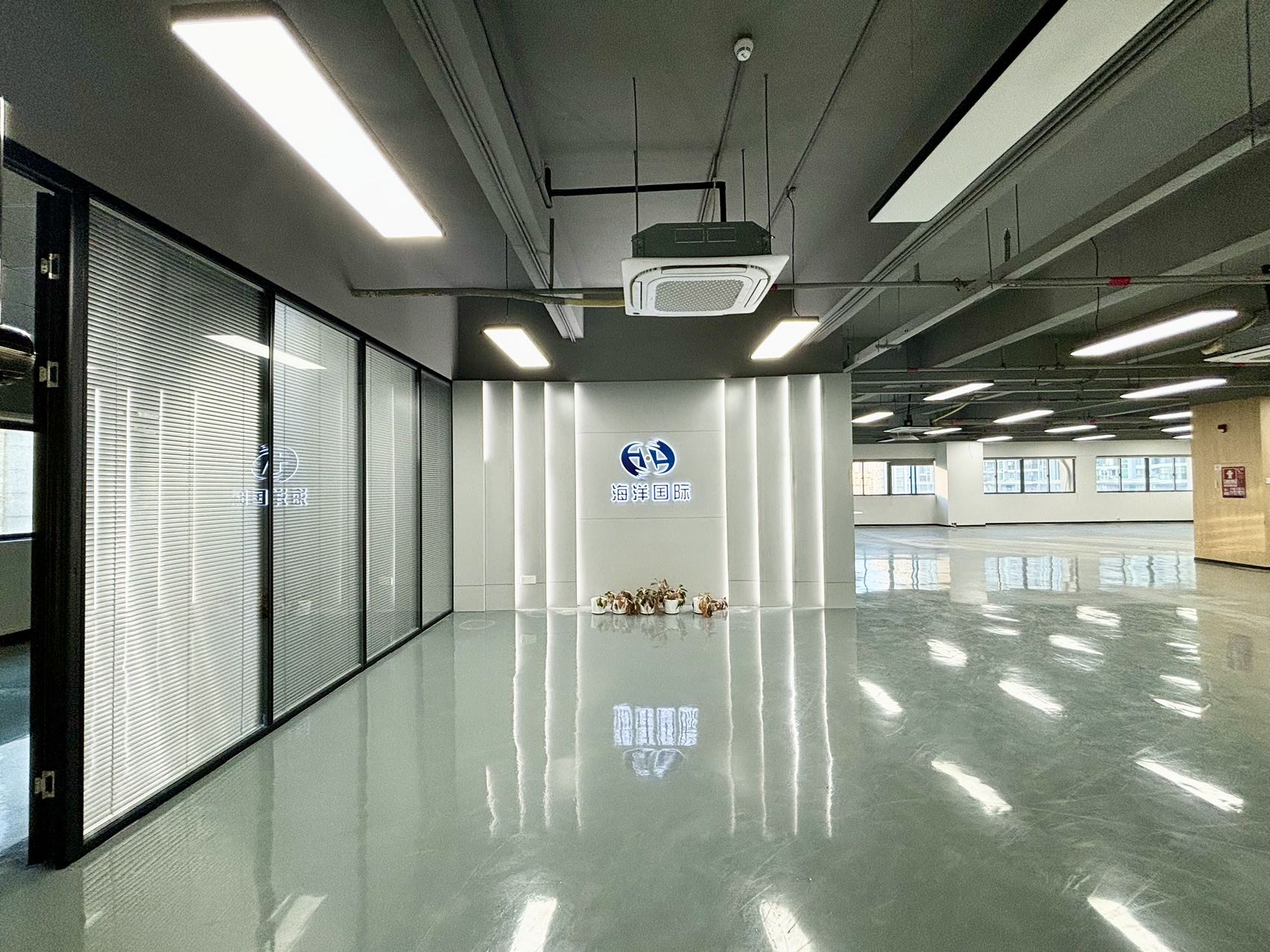 清湖地铁口港之龙科技园979平办公室出租