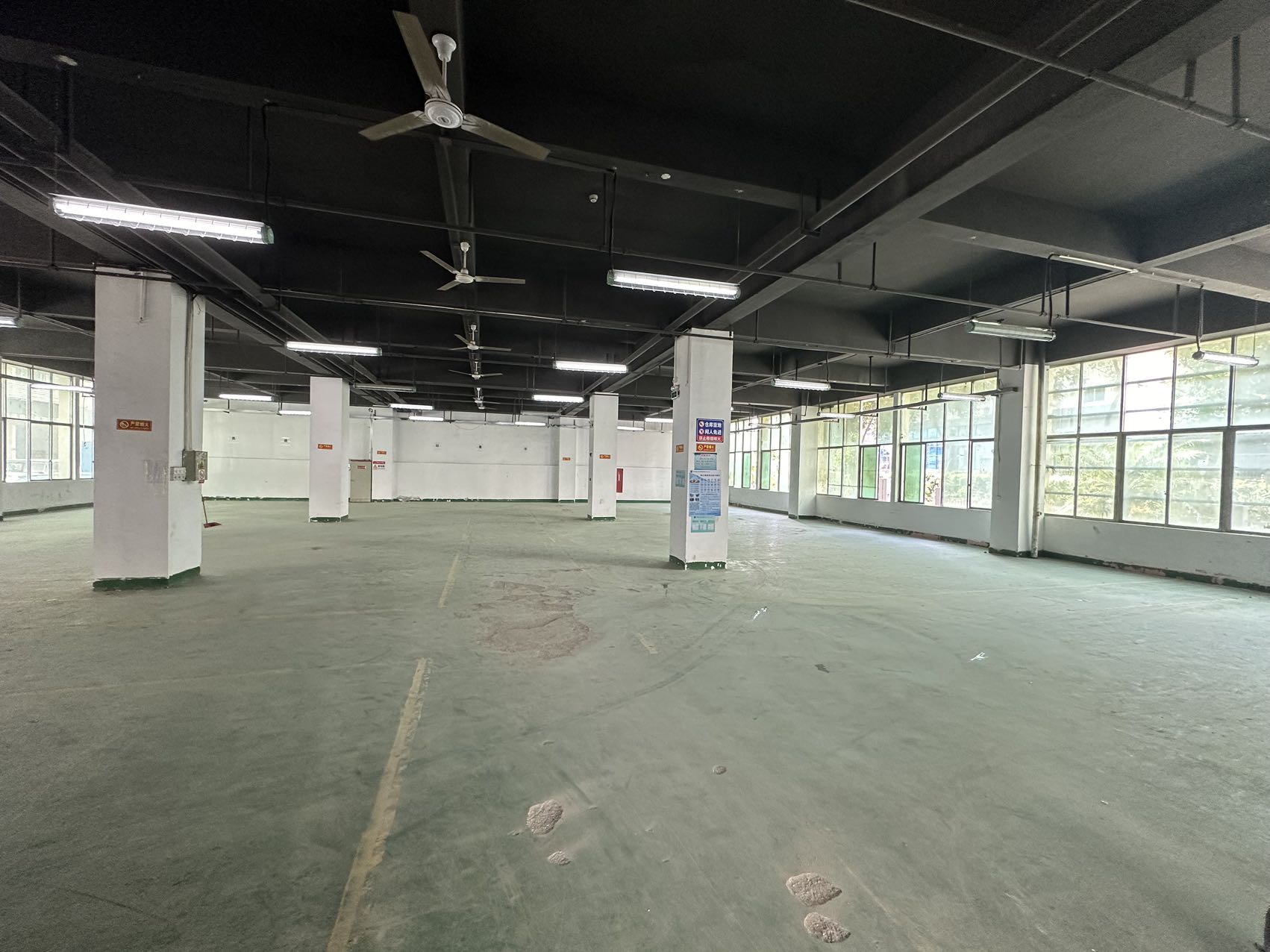 坂田杨美地铁口 一楼1250平 厂房出租