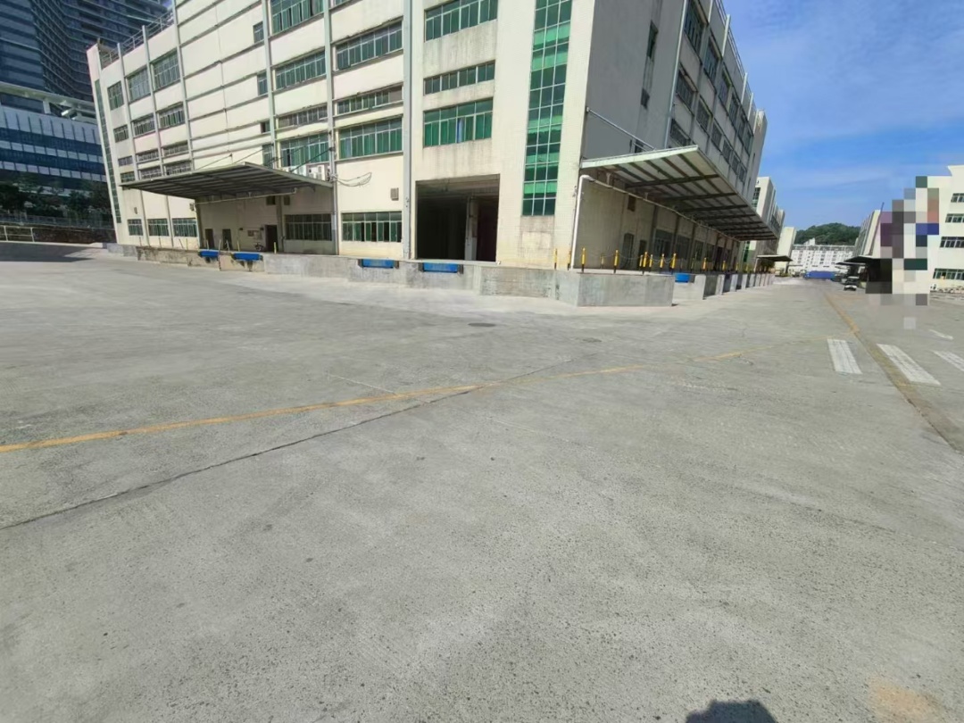 平湖华南城旁一楼双边带平台仓库8000平仓库出租