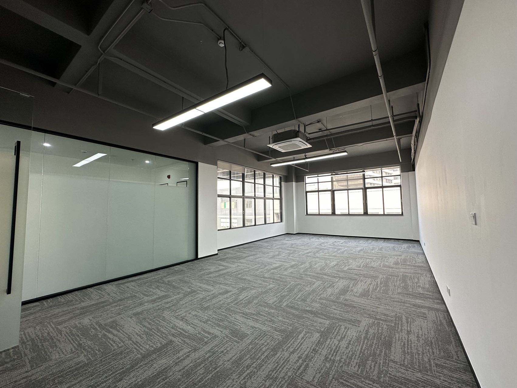 龙华科技园精装修165平办公室出租