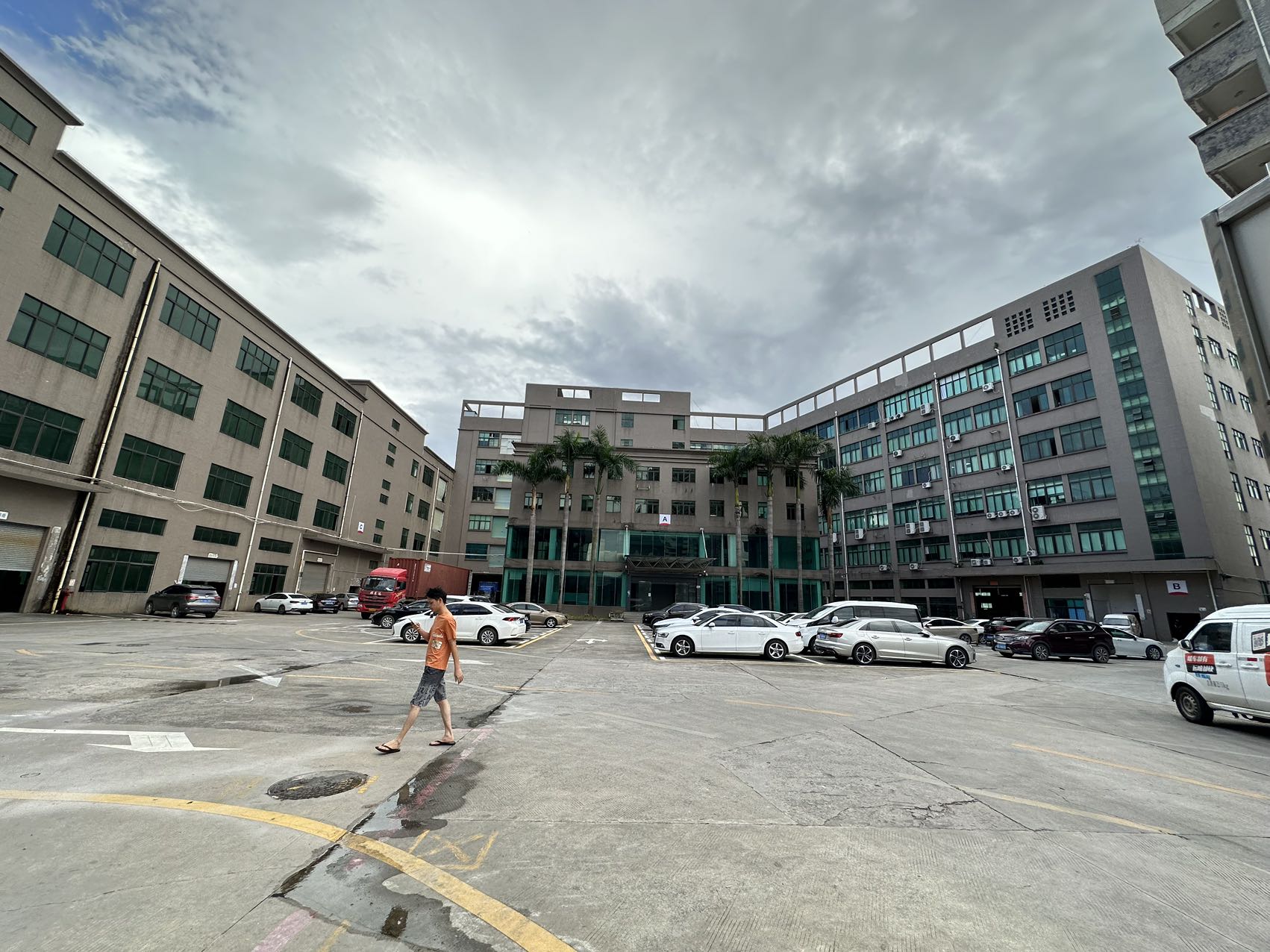 观澜库坑原房东红本厂房B栋1楼-2楼7200平厂房出租