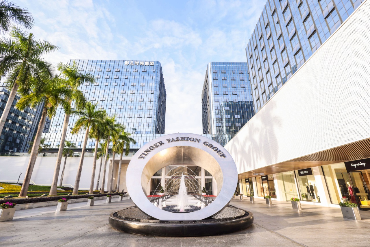 《影儿时尚集团》精装修办公室350平起租