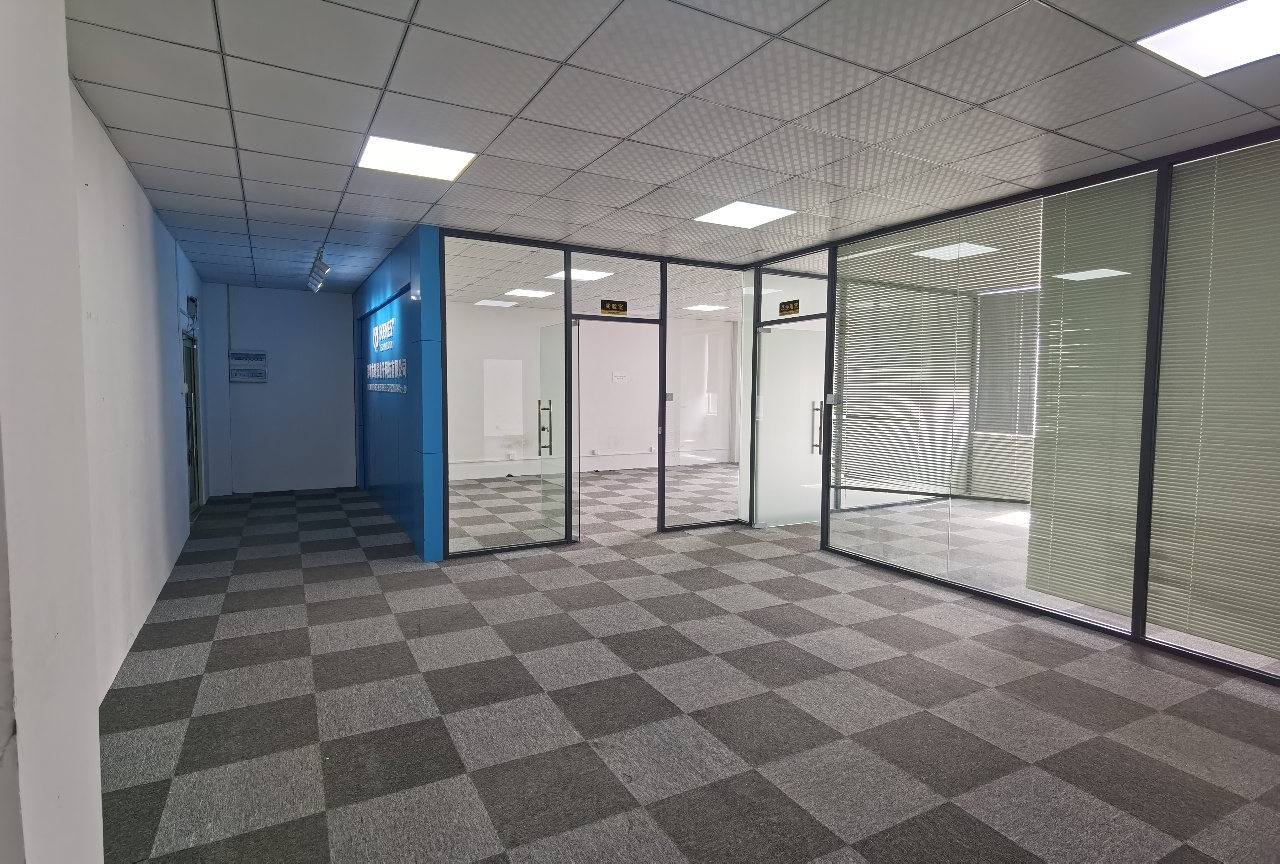 龙华油松光辉科技园三楼精装修317平厂房出租