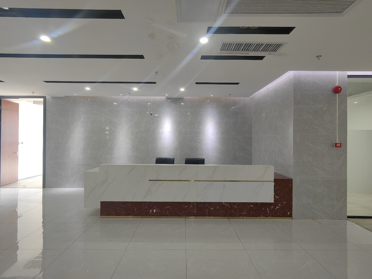 《汇海广场》精装修1509平办公室出租