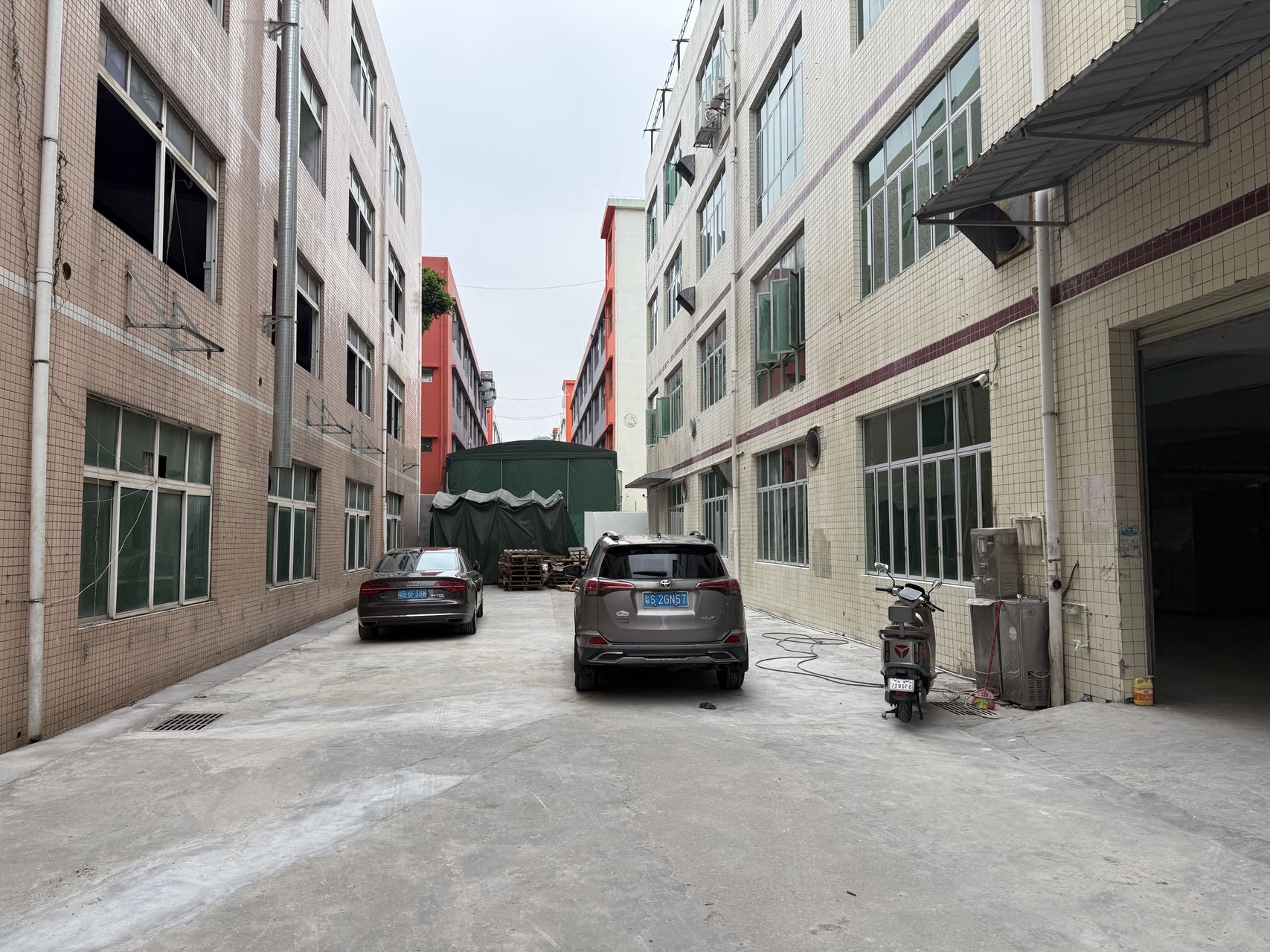 石岩街道独门独院3500平厂房出租