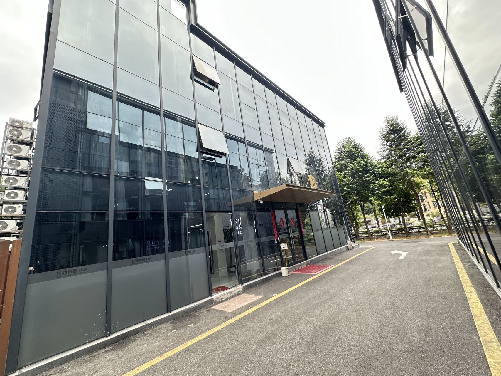 坂田地铁口精装修1200平独栋办公室出租