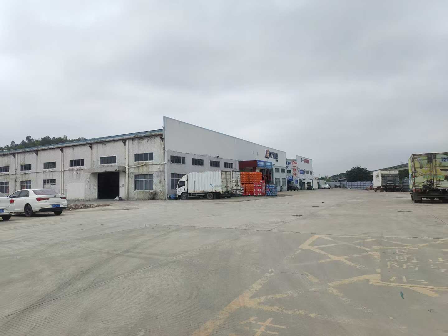 观澜清平高速出口新出厂房一楼2700平厂房出租