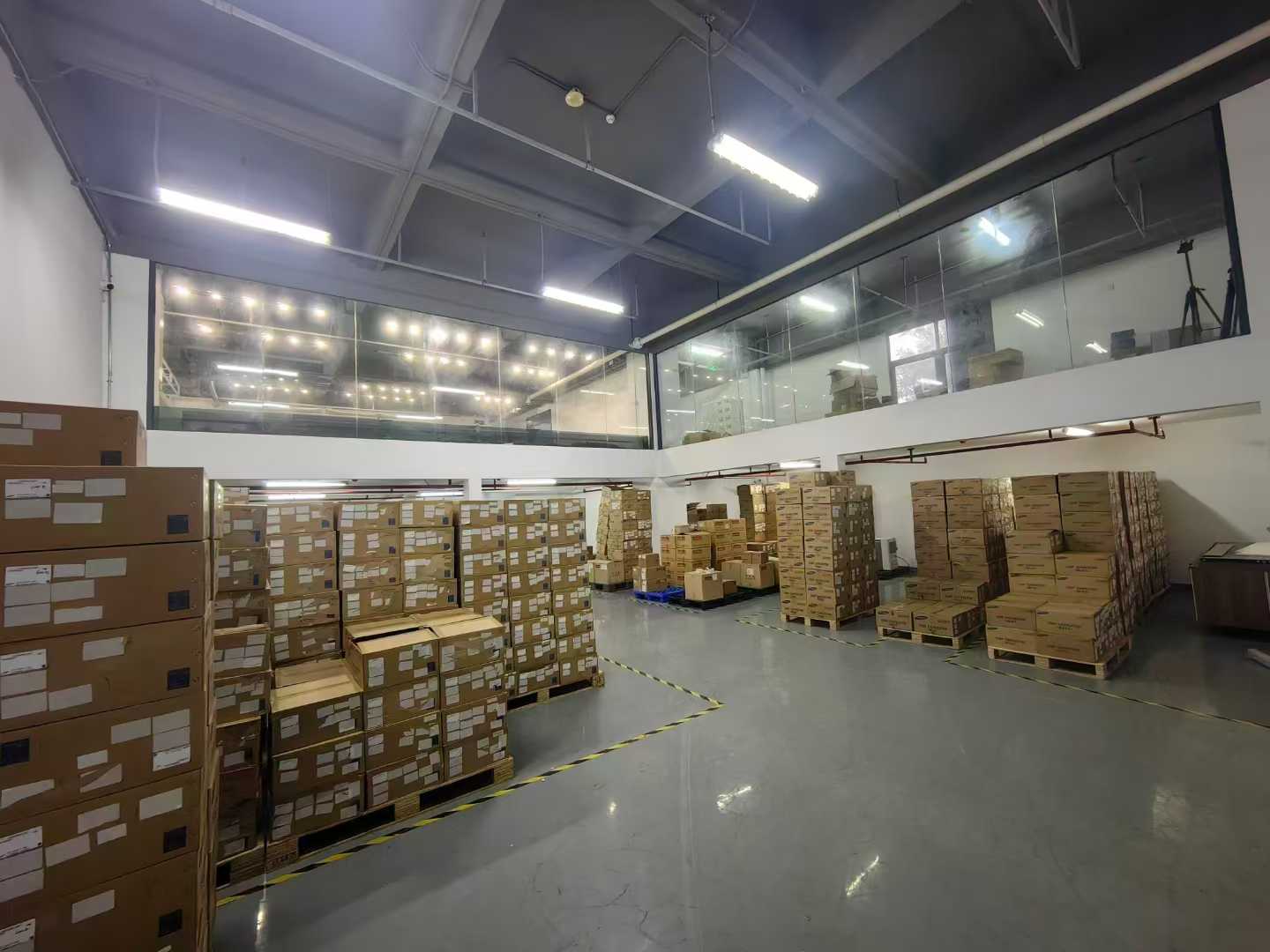 西乡地铁口一楼复式办公厂房仓库600平出租