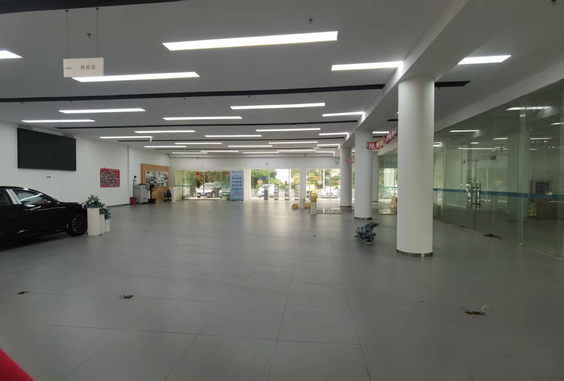 龙华区龙胜现成的4S店展厅招租1000平厂房出租