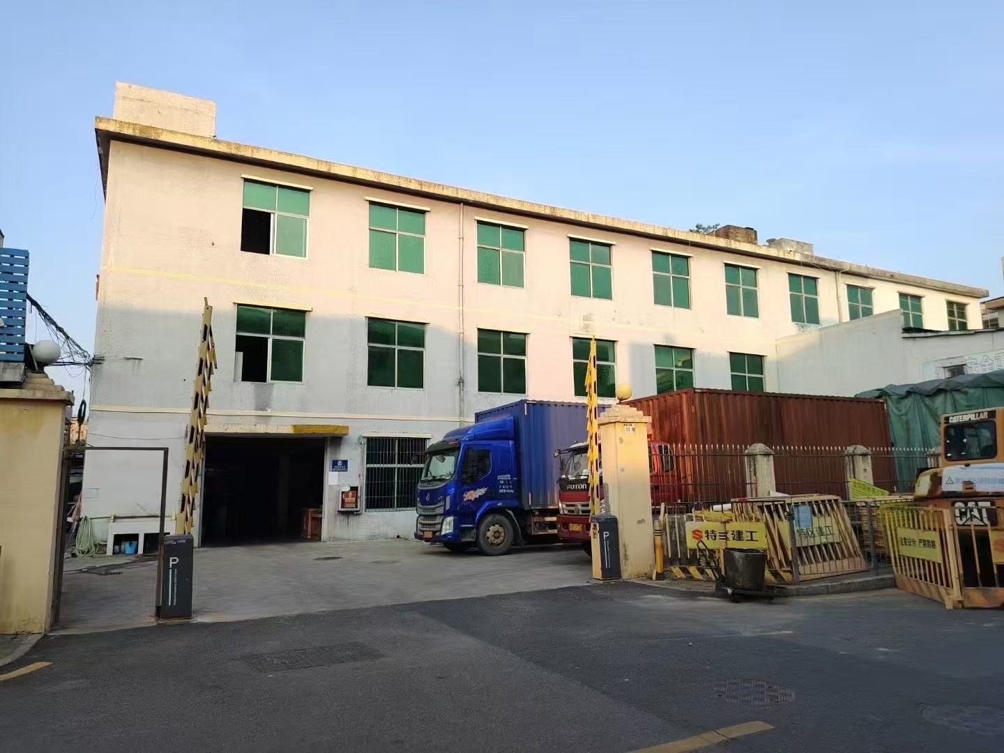 观澜地铁口独门独院1-3层3200平厂房出租