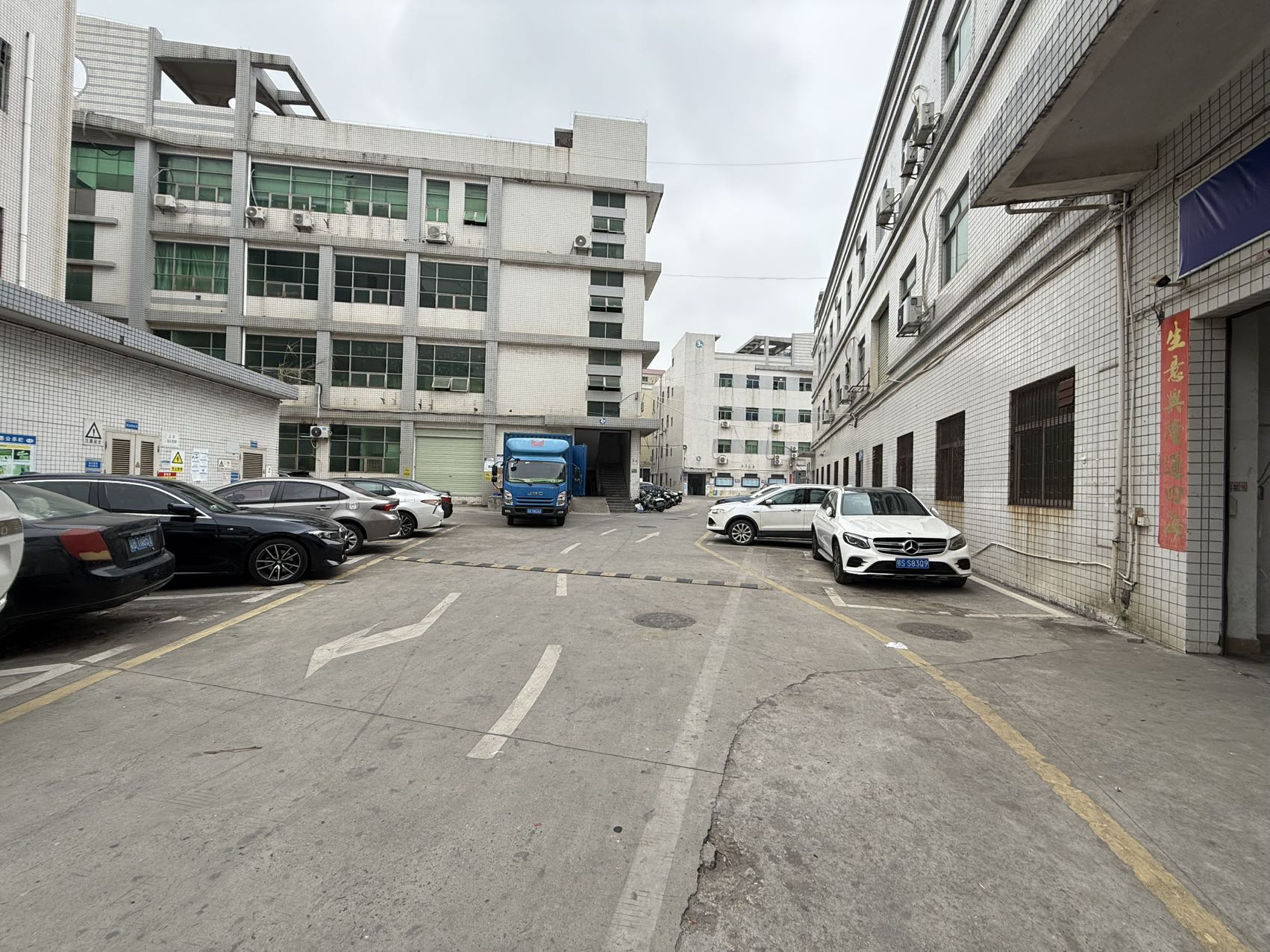 观澜福民茜坑地铁口附近4栋1楼整层1050平厂房出租