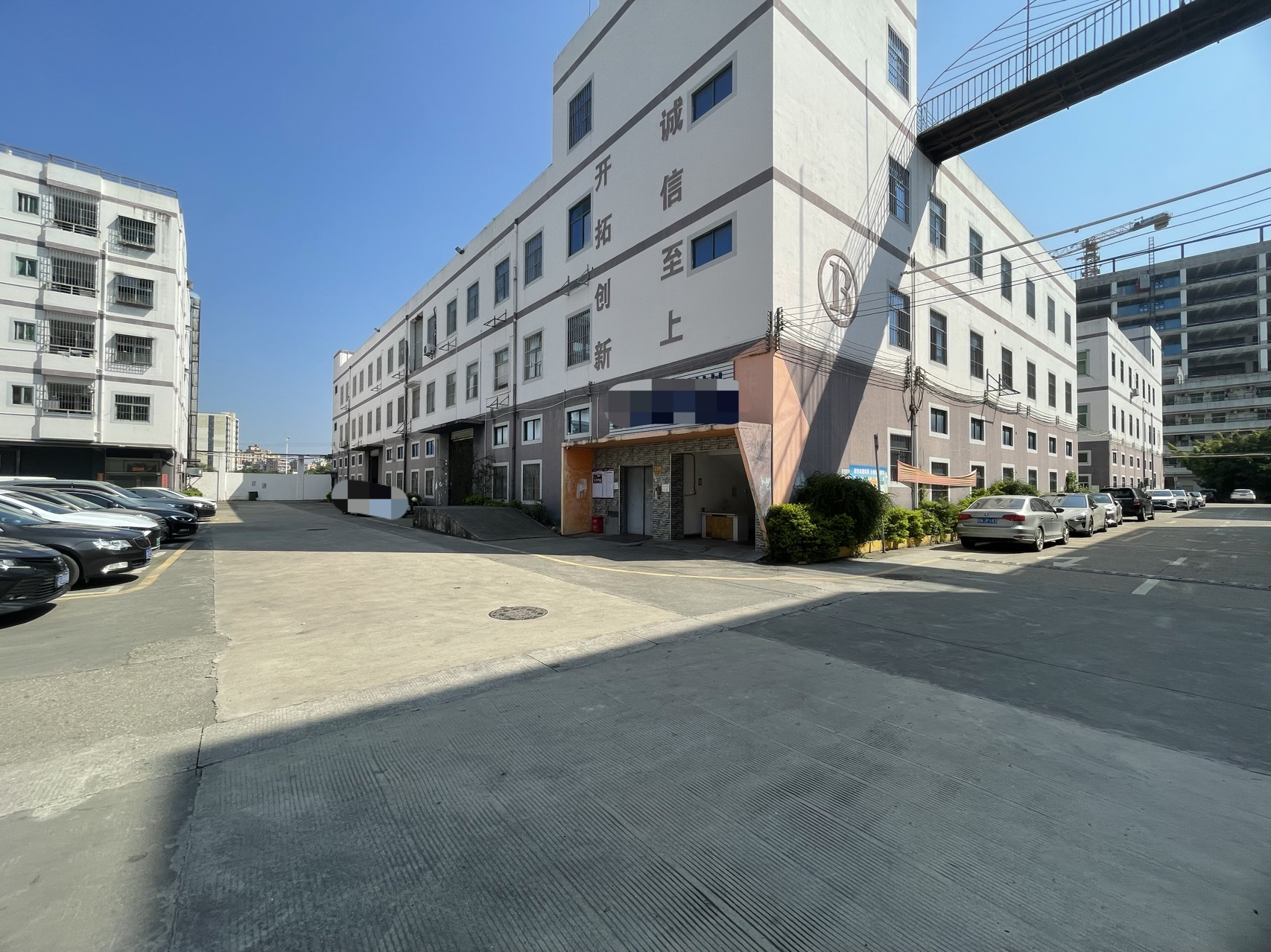 观澜福民龙观快速边上红本独栋厂房B栋2楼3楼各2300平厂房出租