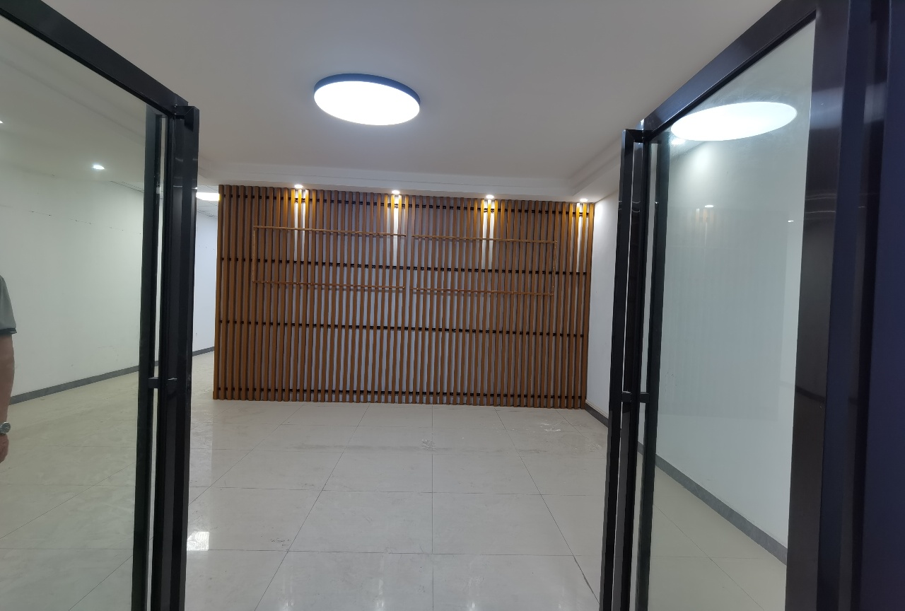 龙华清湖精装修楼上1600平厂房出租