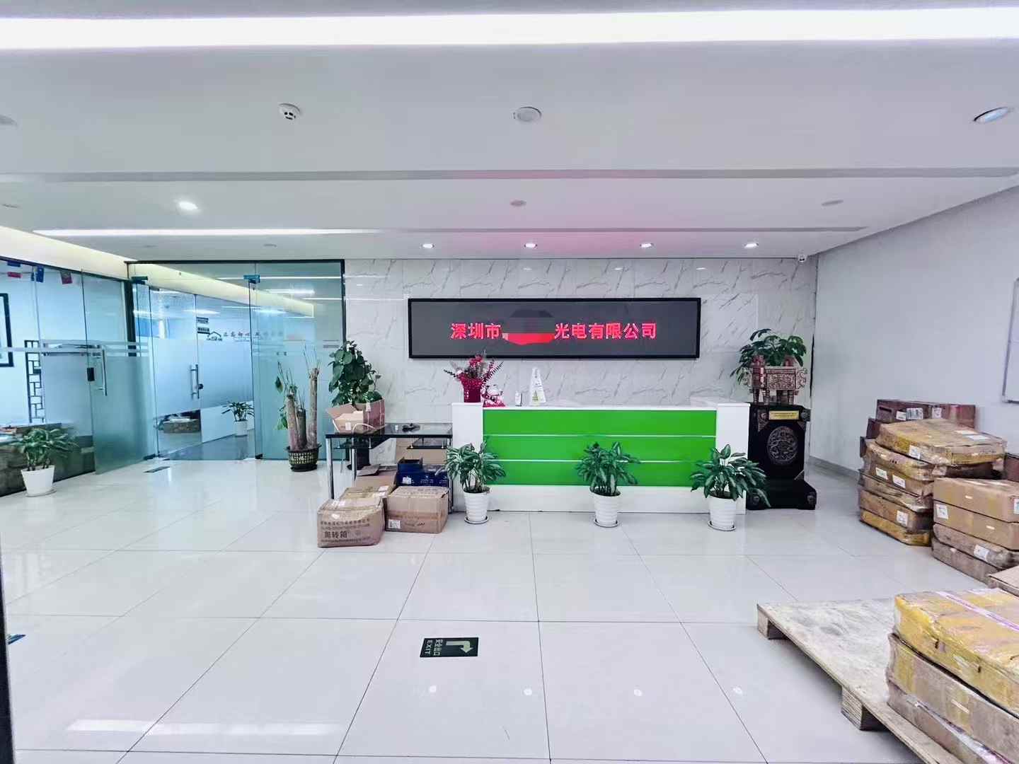 石岩上屋地铁口新出整层1550平 厂房出租