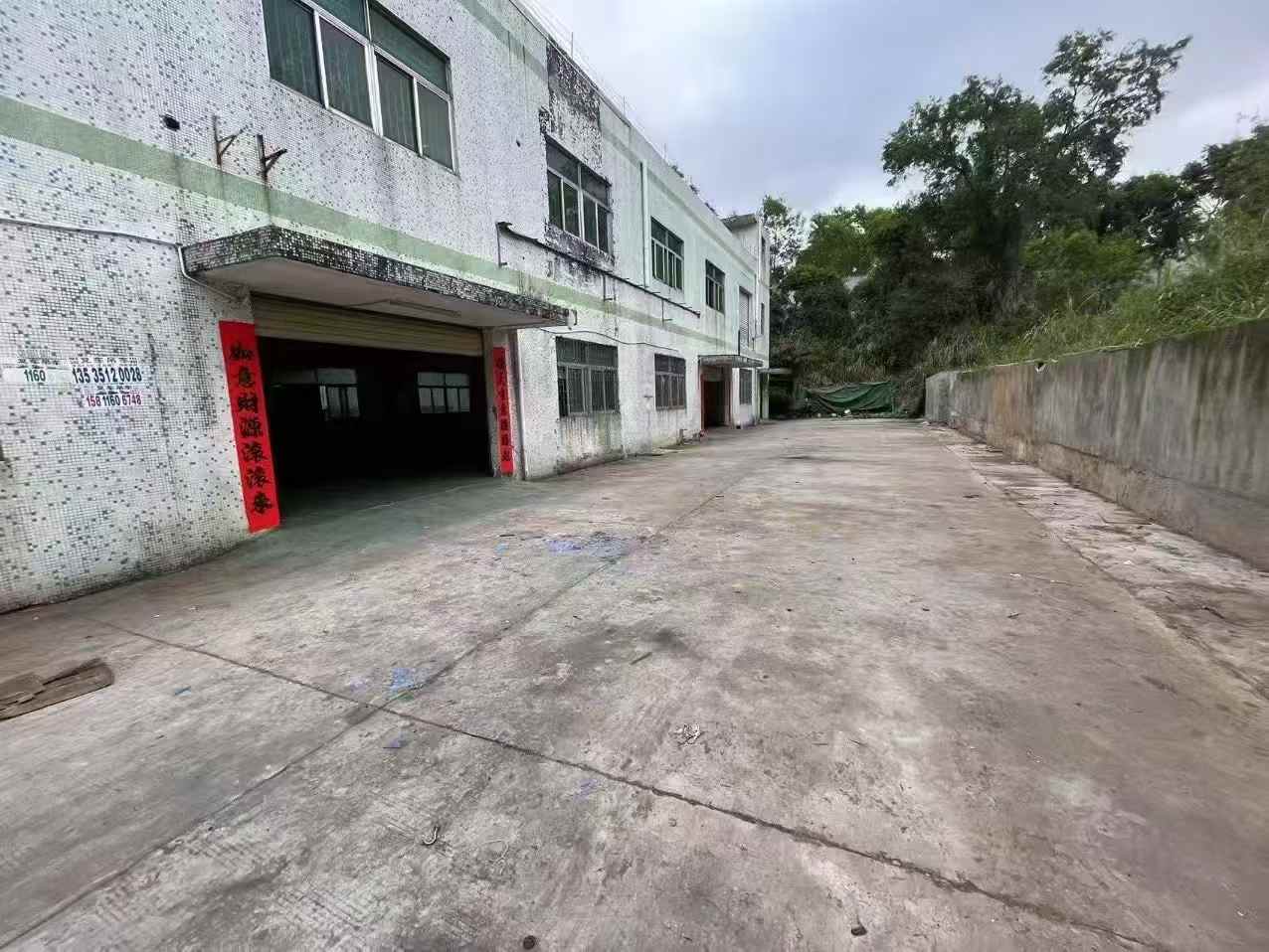 观光路边上小独门独院1383平标准厂房出租