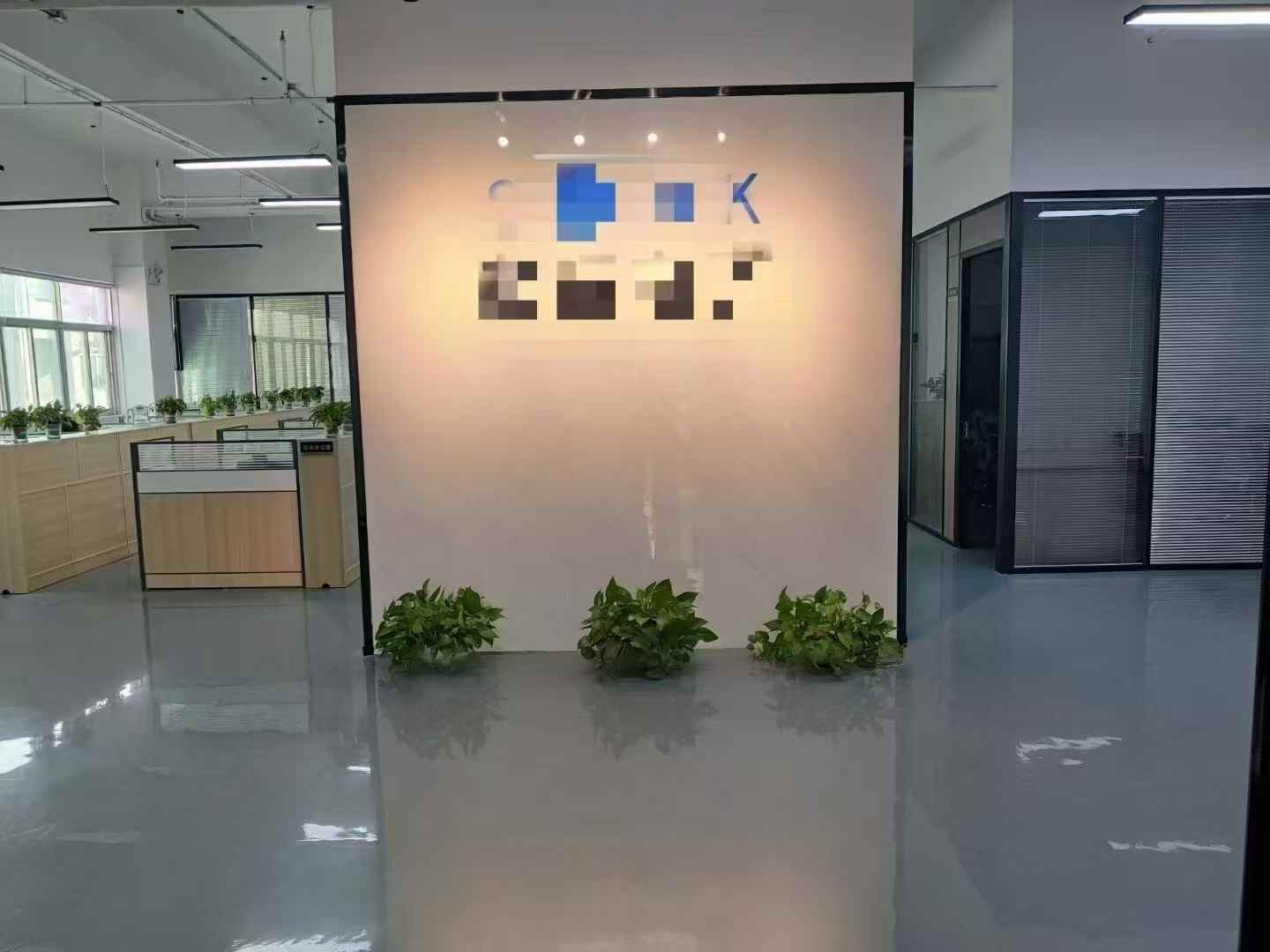 龙华大型园区内新出楼上厂房710㎡厂房出租