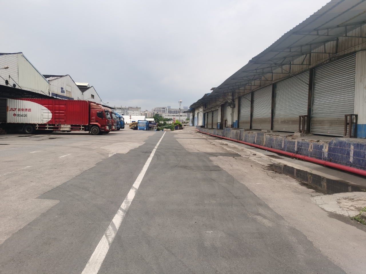 龙华清湖一楼原房东2400平仓库出租