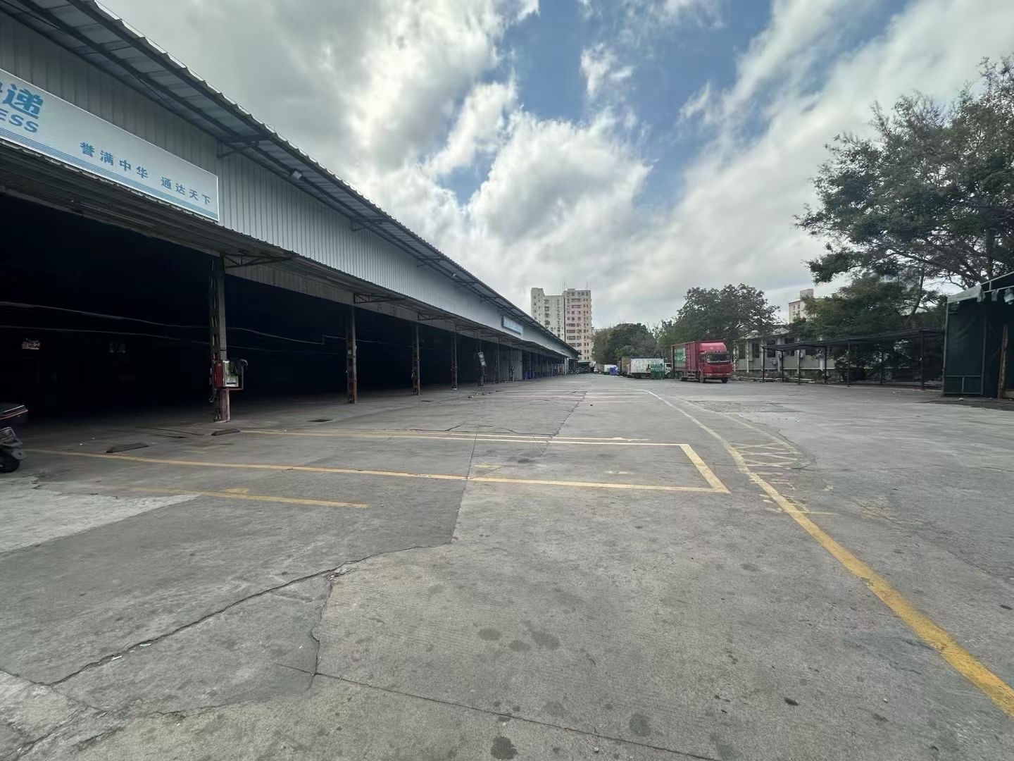 石岩单一层钢钩3500平方厂房出租