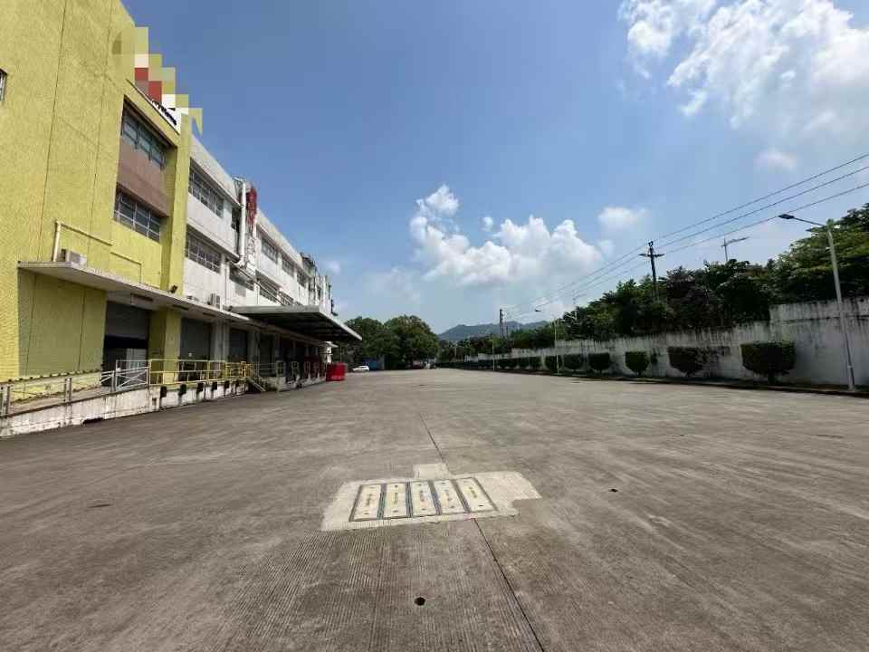 石岩新出独院厂房:1－3层面积36000㎡厂房出租