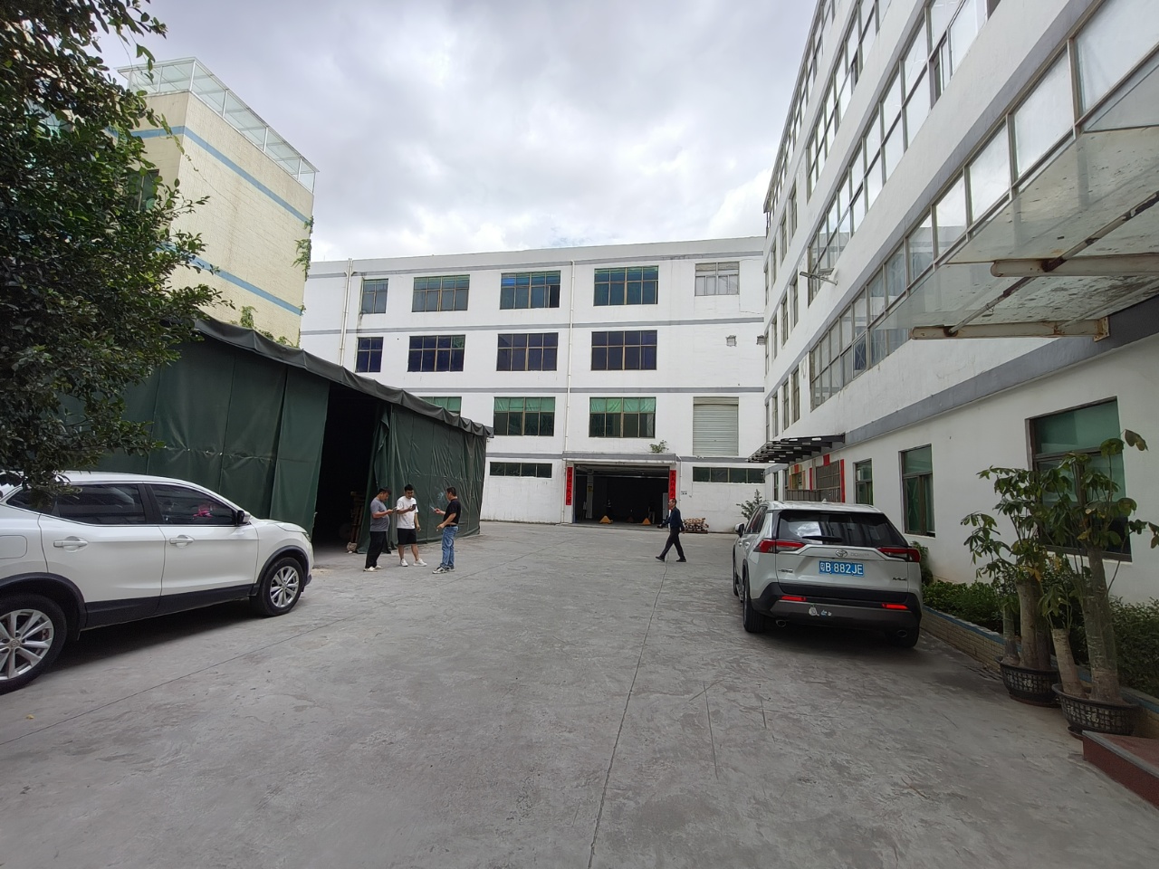 松岗沙浦围地铁口独门独院 1-4层4500平厂房出租