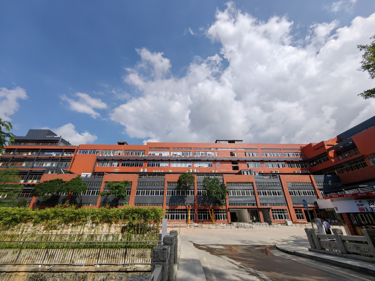 龙华大浪元芬地铁口楼上500平厂房出租