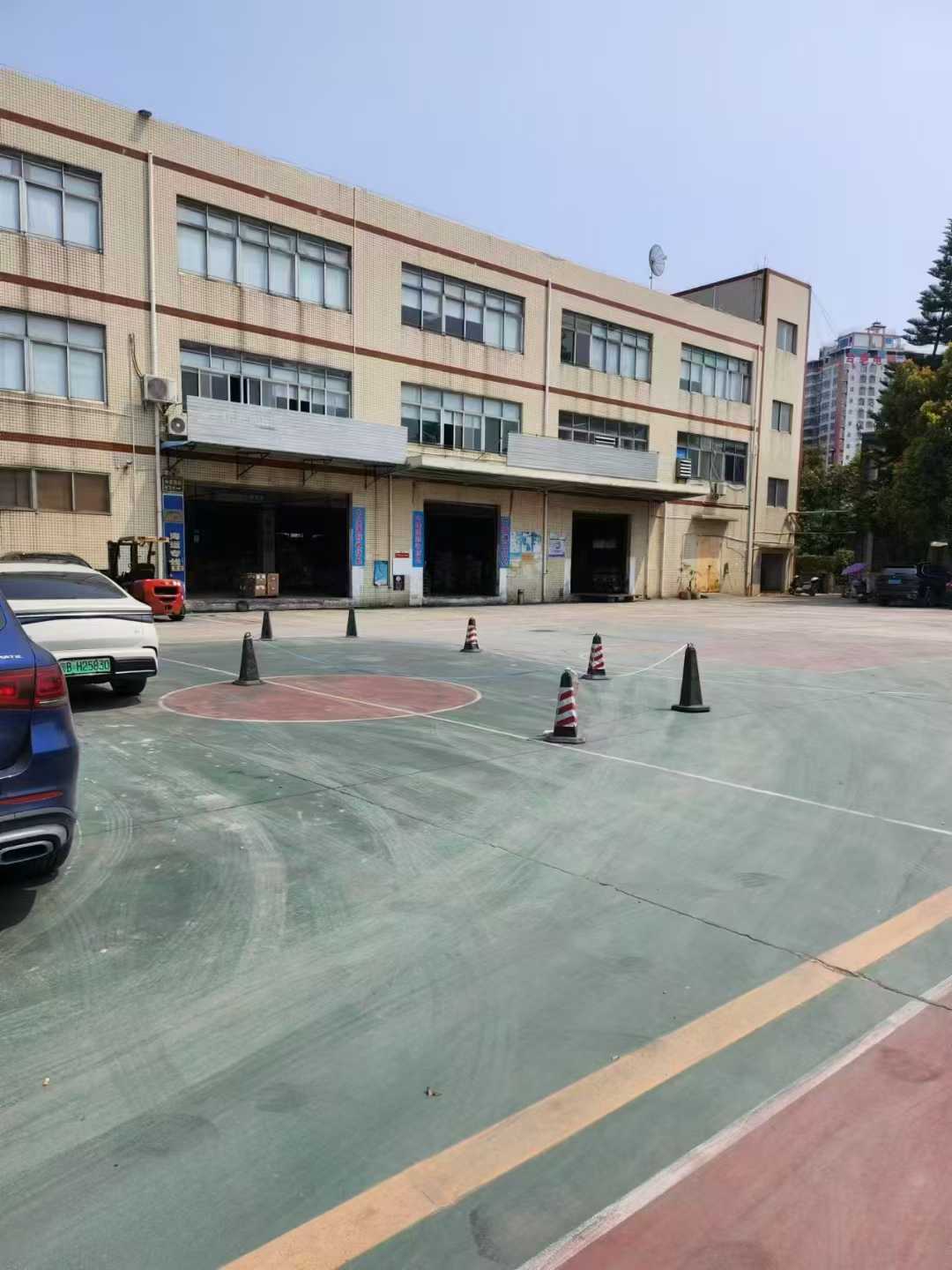 观澜清平高速口原房东厂房一楼3500平厂房出租