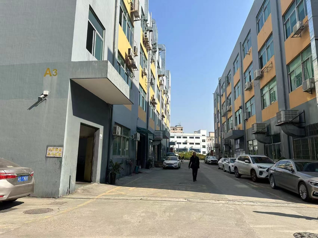 观澜松元原房东红本厂房四楼1800平厂房出租