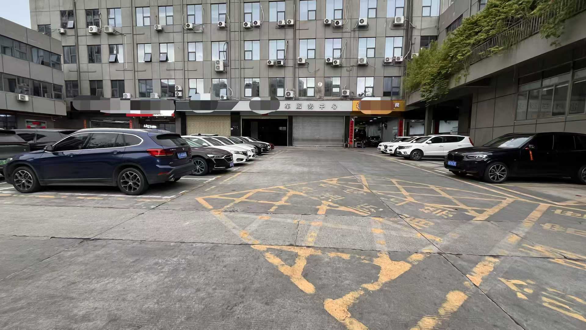 坂田布龙路旁一楼1200平厂房出租