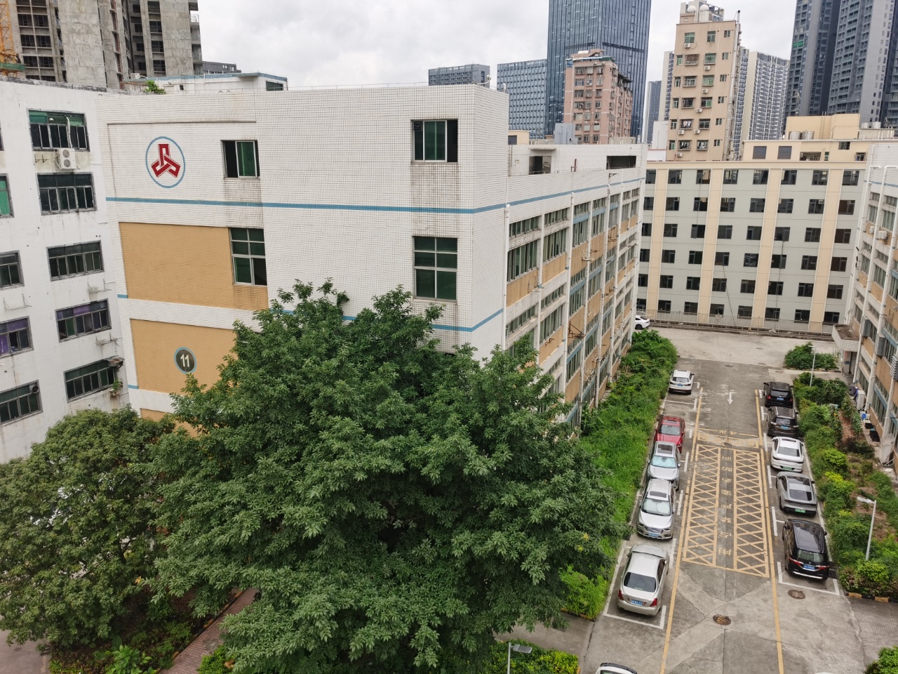 龙华油松花园式工业区独栋3200平厂房出租