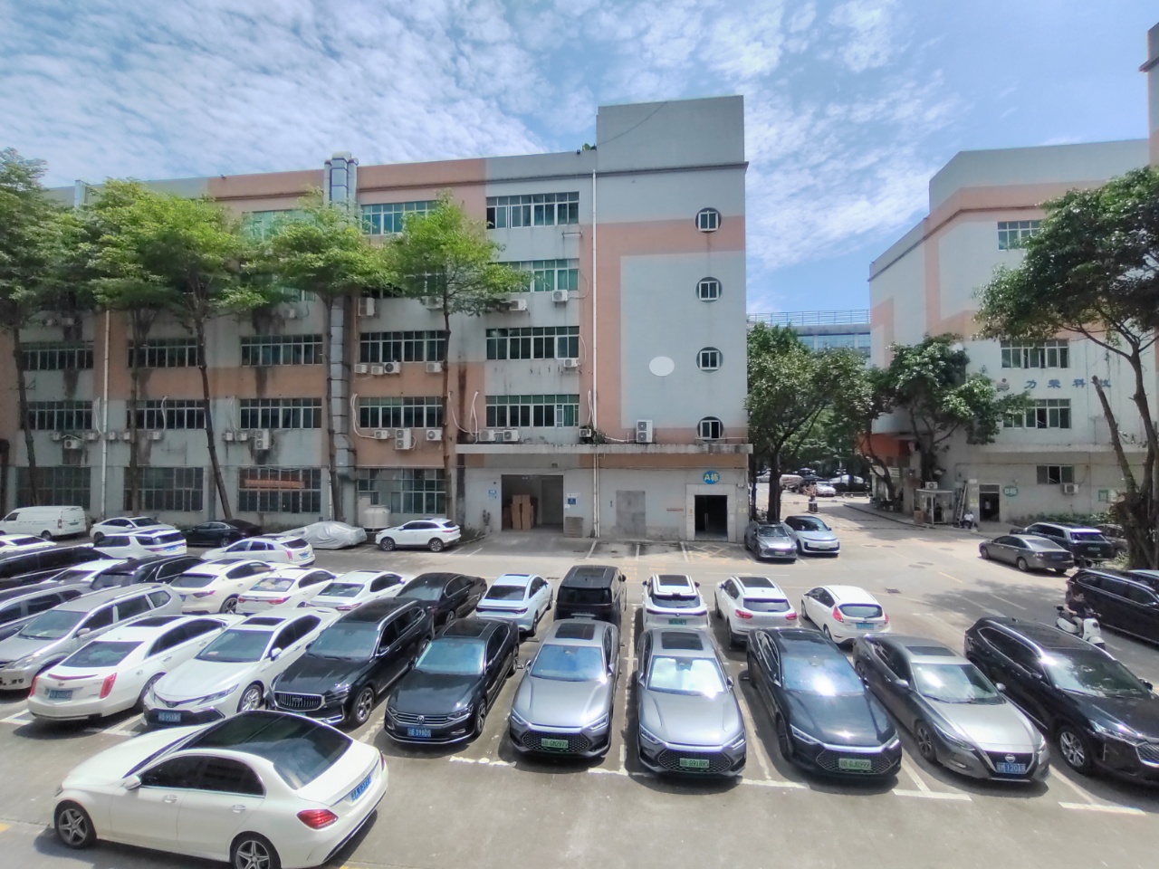 坂田杨美地铁口500米楼上400平厂房出租