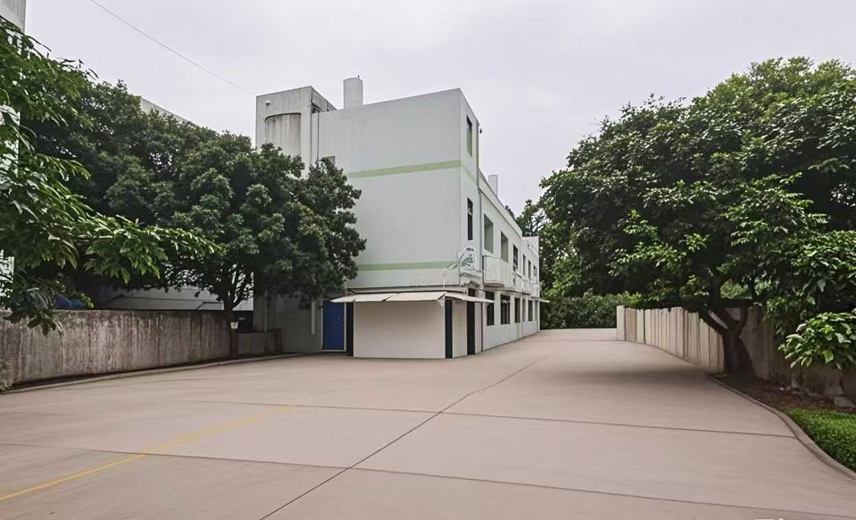 龙华观澜地铁口独门独院1380平厂房出租