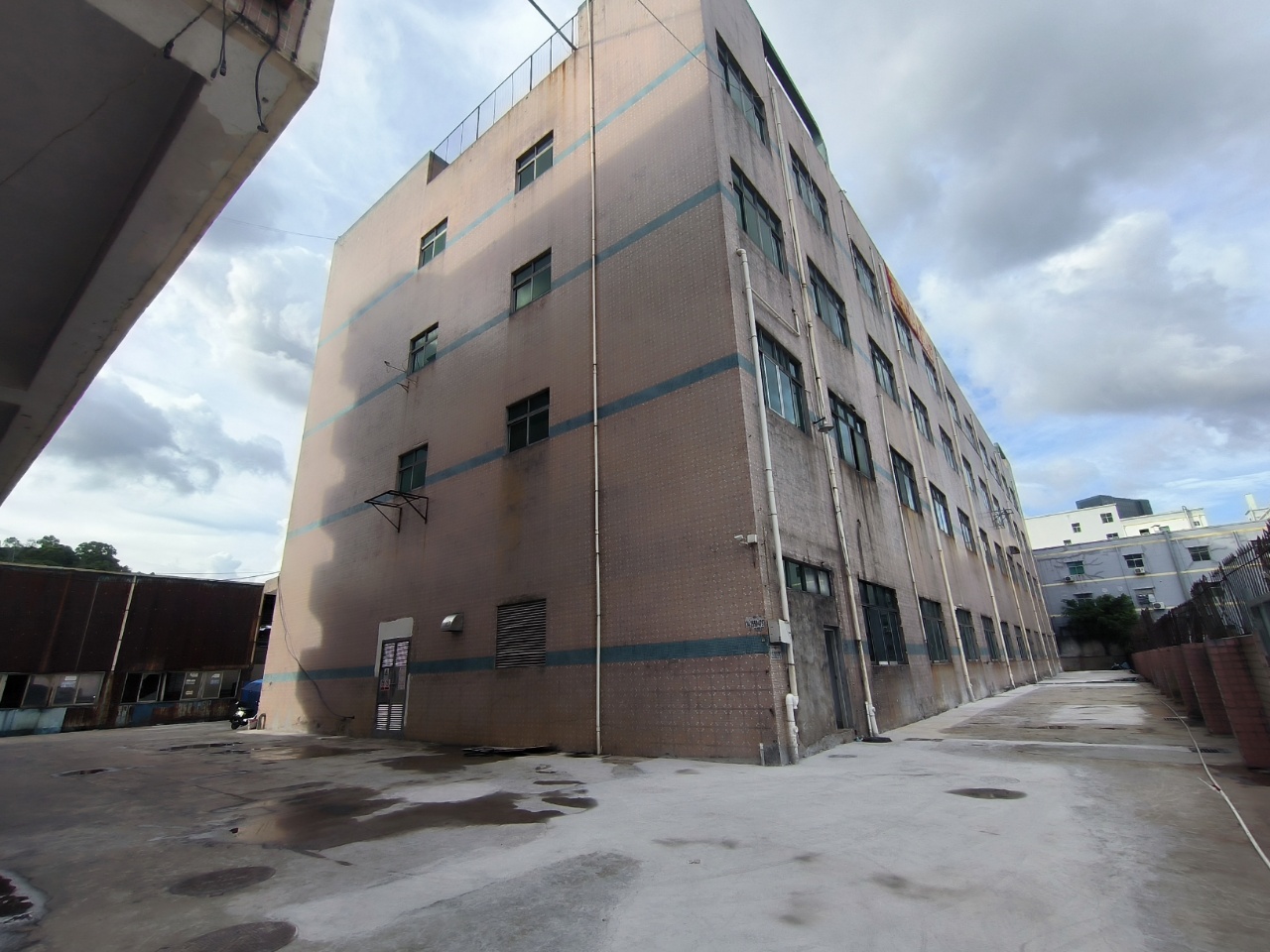 龙华大浪独栋6000平厂房出租