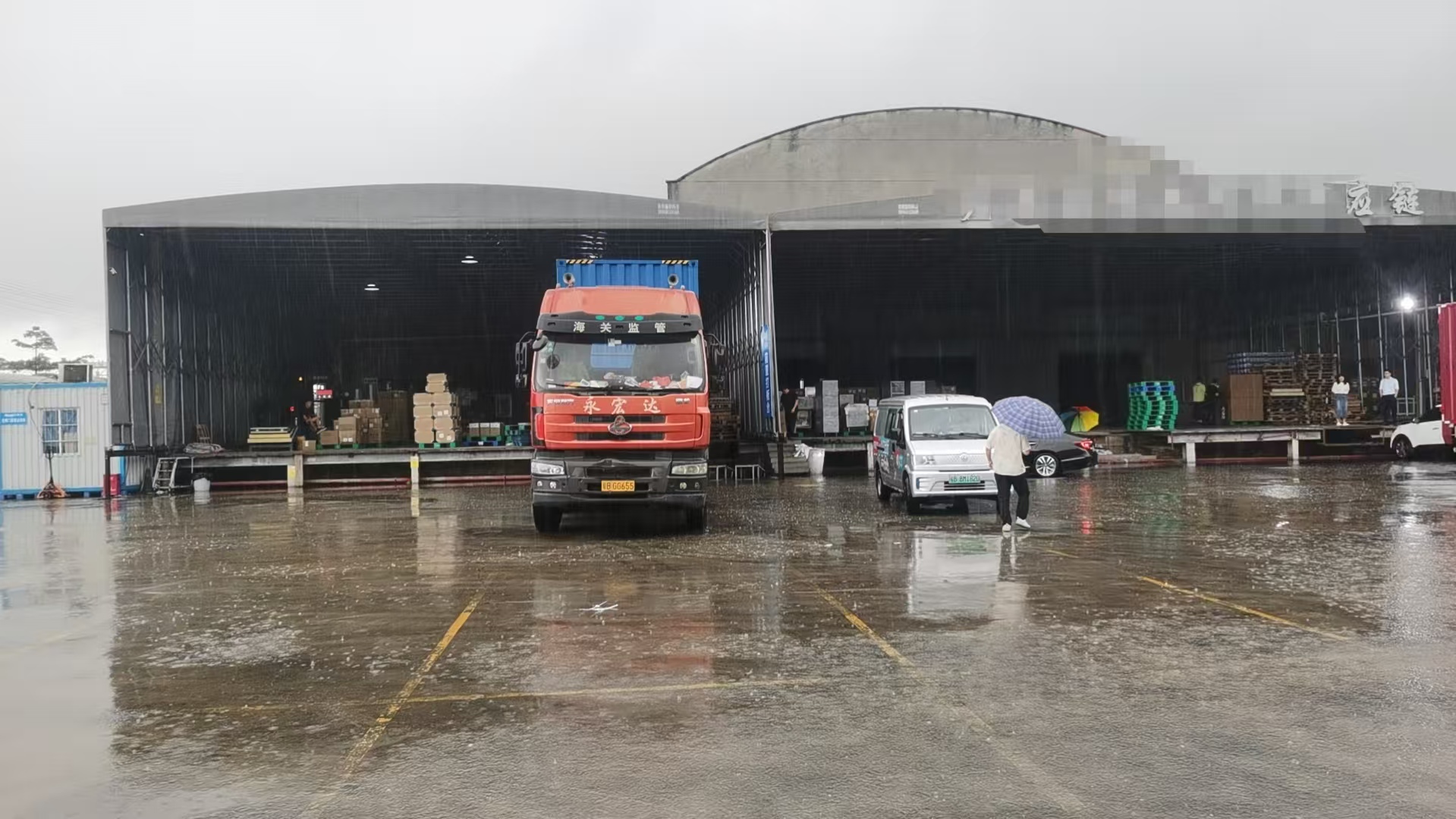 布吉一楼6000平双面物流仓库出租