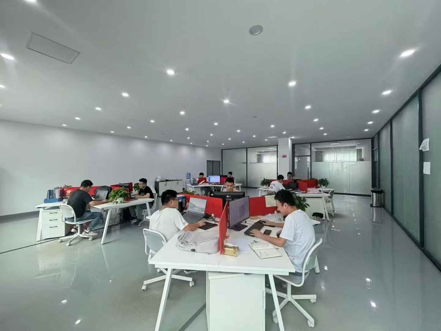 横岗地铁站附近 楼上1000平厂房出租